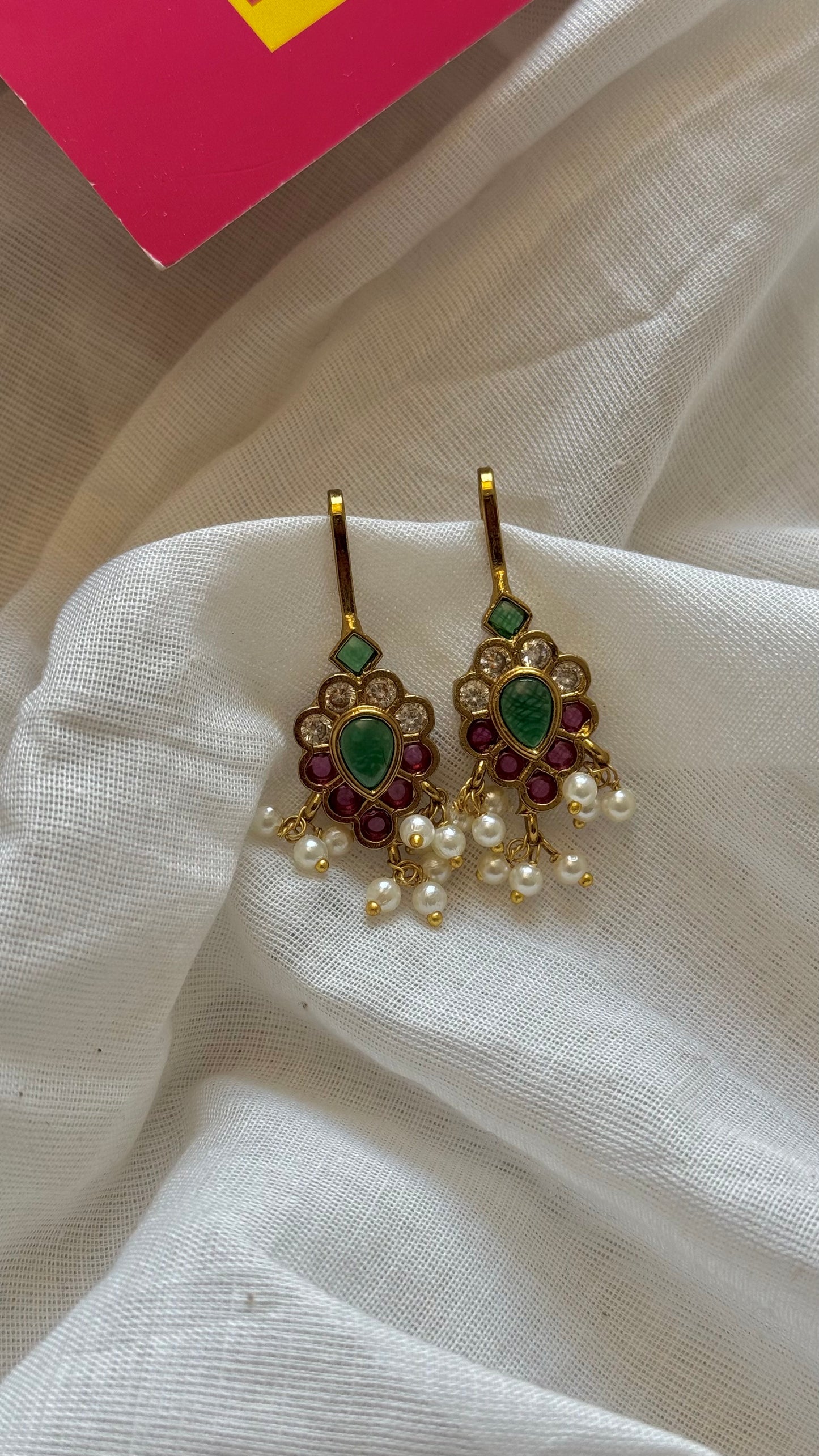 Bugadi clip-on (non pierced), green, ruby and white - YCGPEBU661