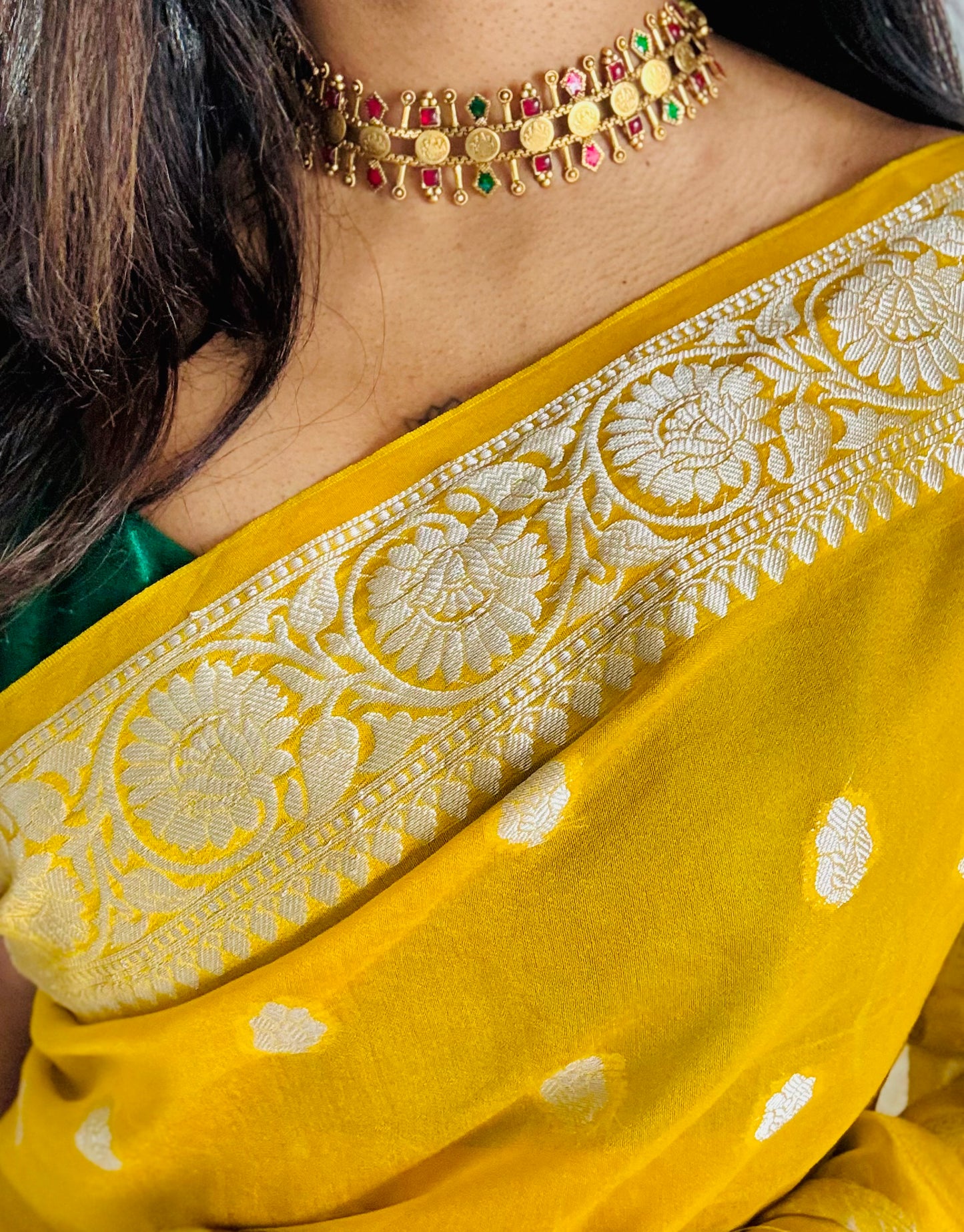 Coin and multicoloured stone neckpiece with earrings - YCGPNP637