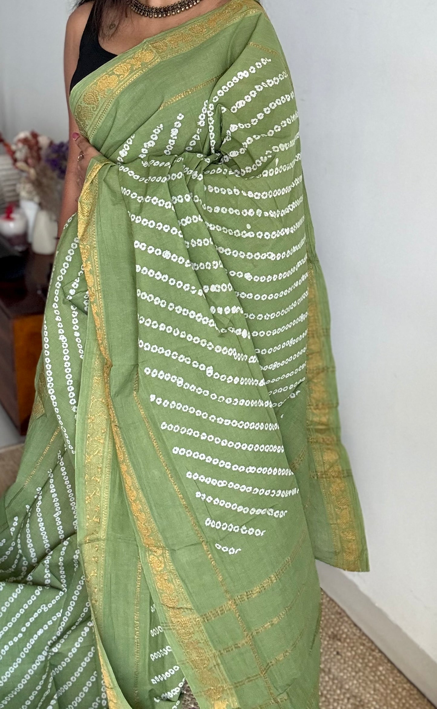 Pastel pista green, wax dot printed sungudi, kattuchayam dyed madurai cotton - YCCOTNMSAP159