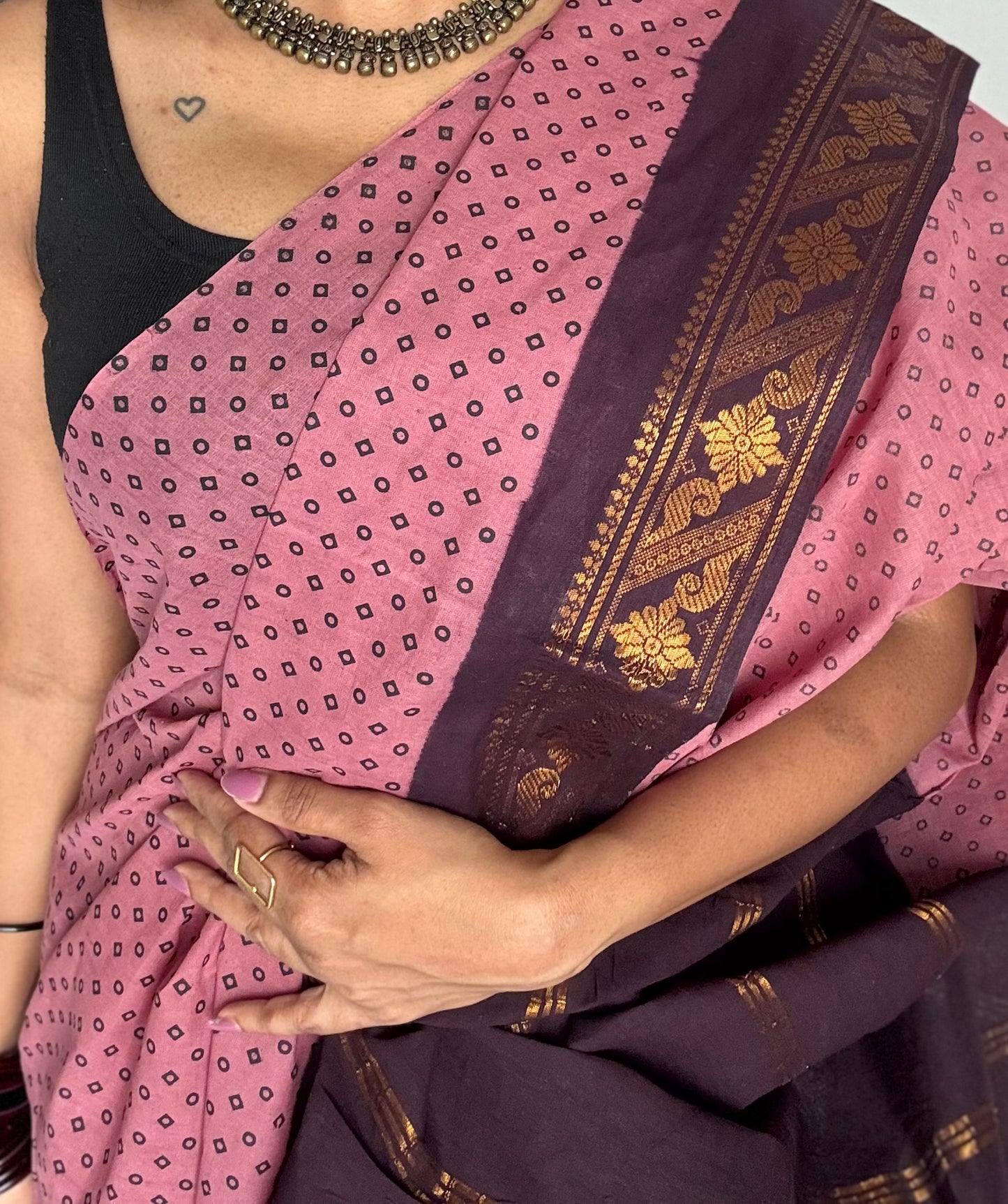 Dusty pink with purple brown, kattuchayam dyed madurai sungudi cotton saree - YCCOTNMSFE06