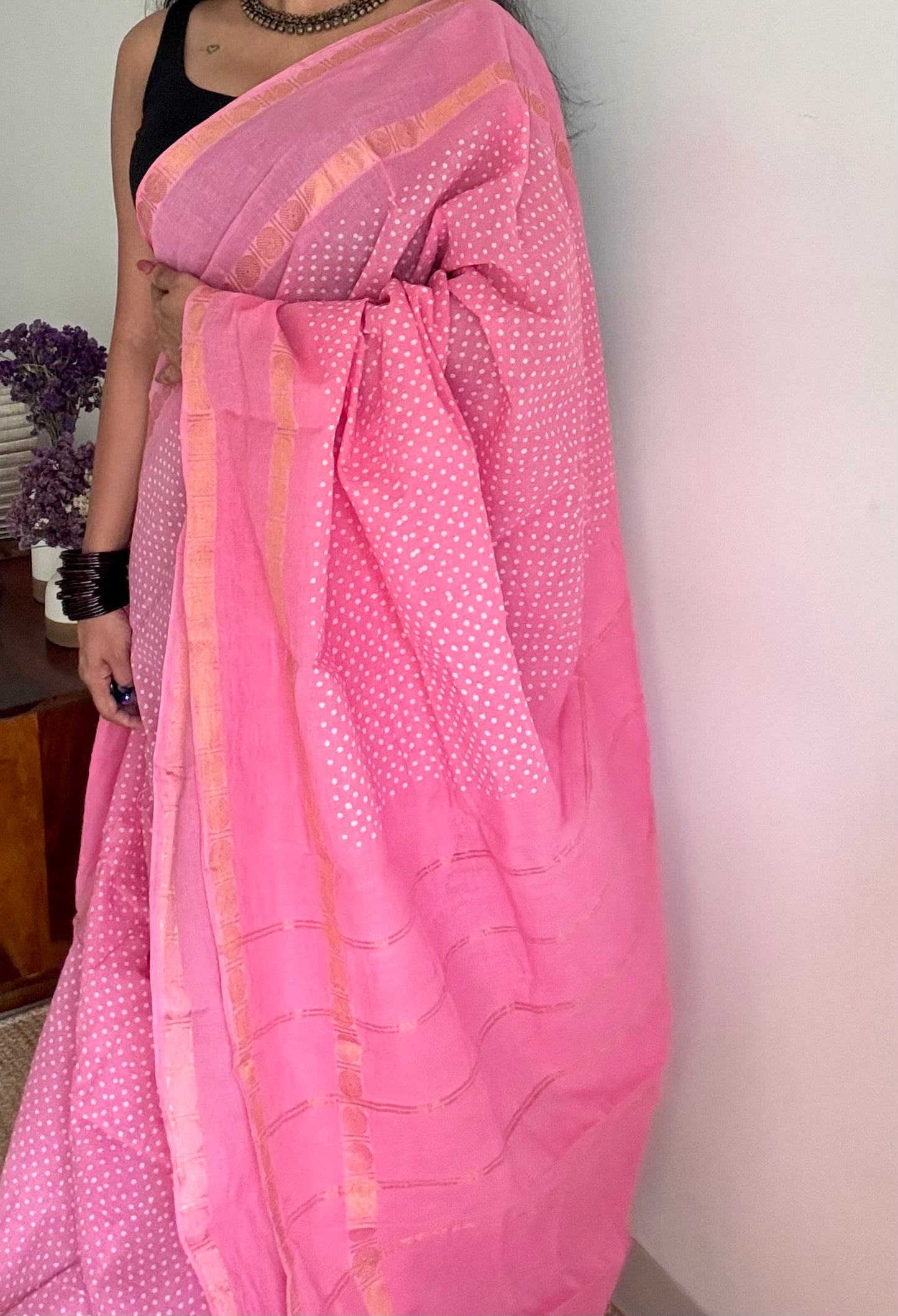 Pink wax dot printed sungudi, kattuchayam dyed madurai cotton saree - YCCOTNMA279
