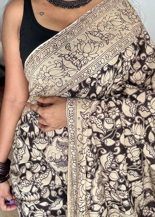 Black with cream kalamkari saree, floral vines, soft cotton - YCWOTDMA353