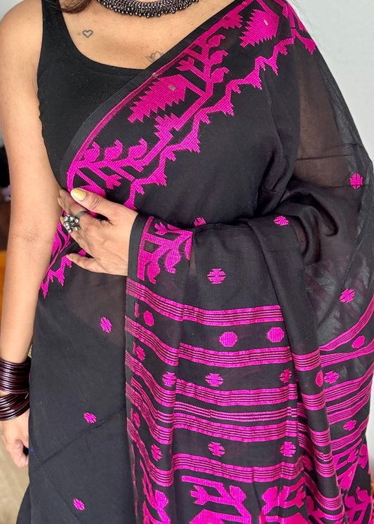 Black with magenta contrast jamdani saree in soft handloom cotton - YCBCJDFE380