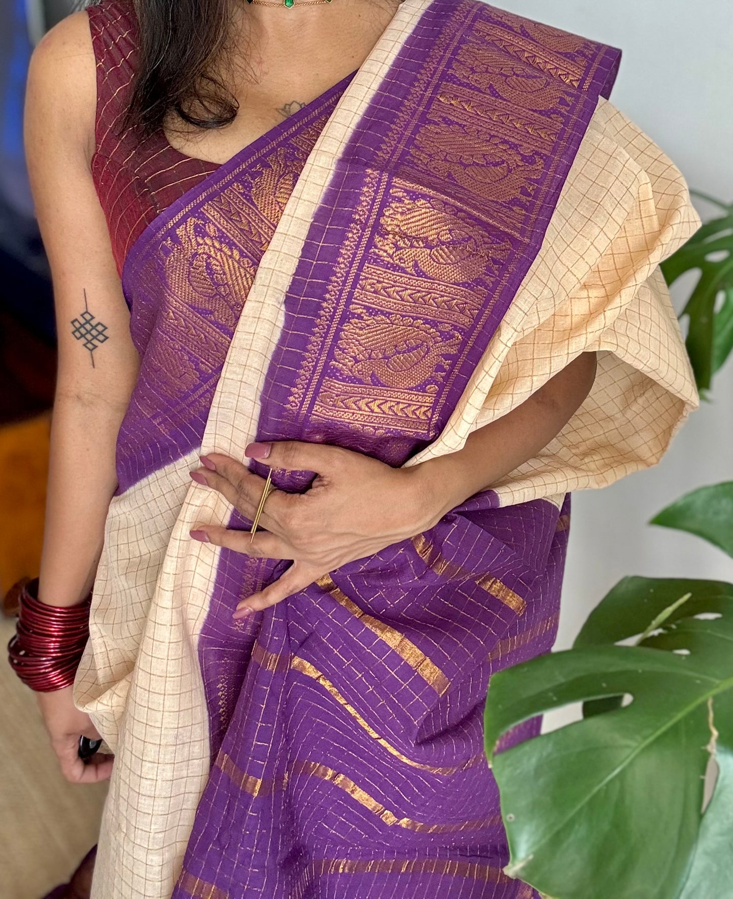 Ivory with purple contrast zari checkered sungudi, kattuchayam dyed madurai cotton - YCIEON95