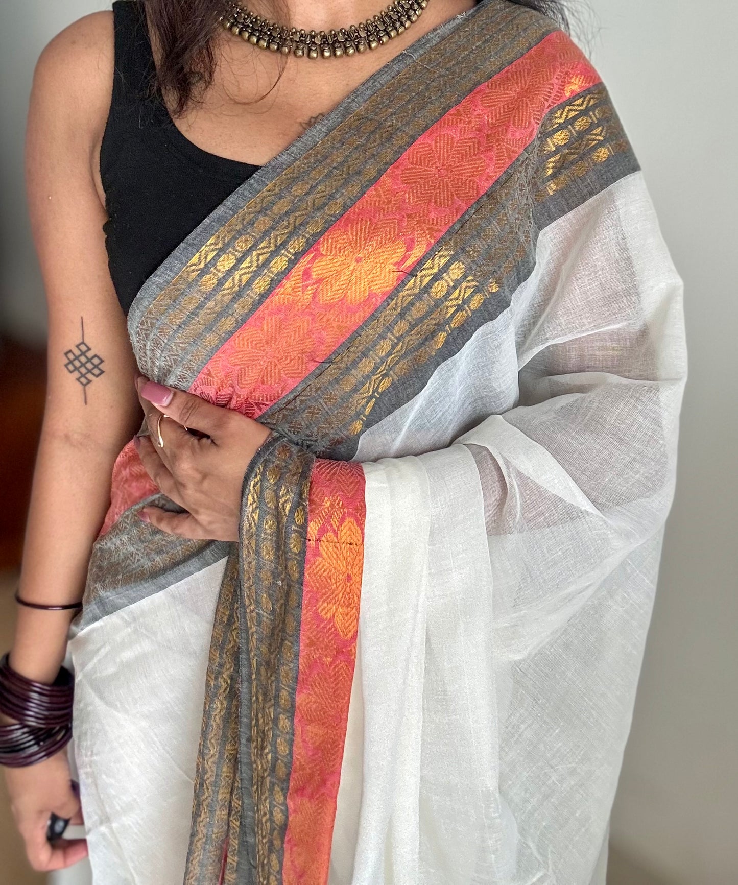 Ivory mul saree, dark grey and red kanchi border - YCIEON154