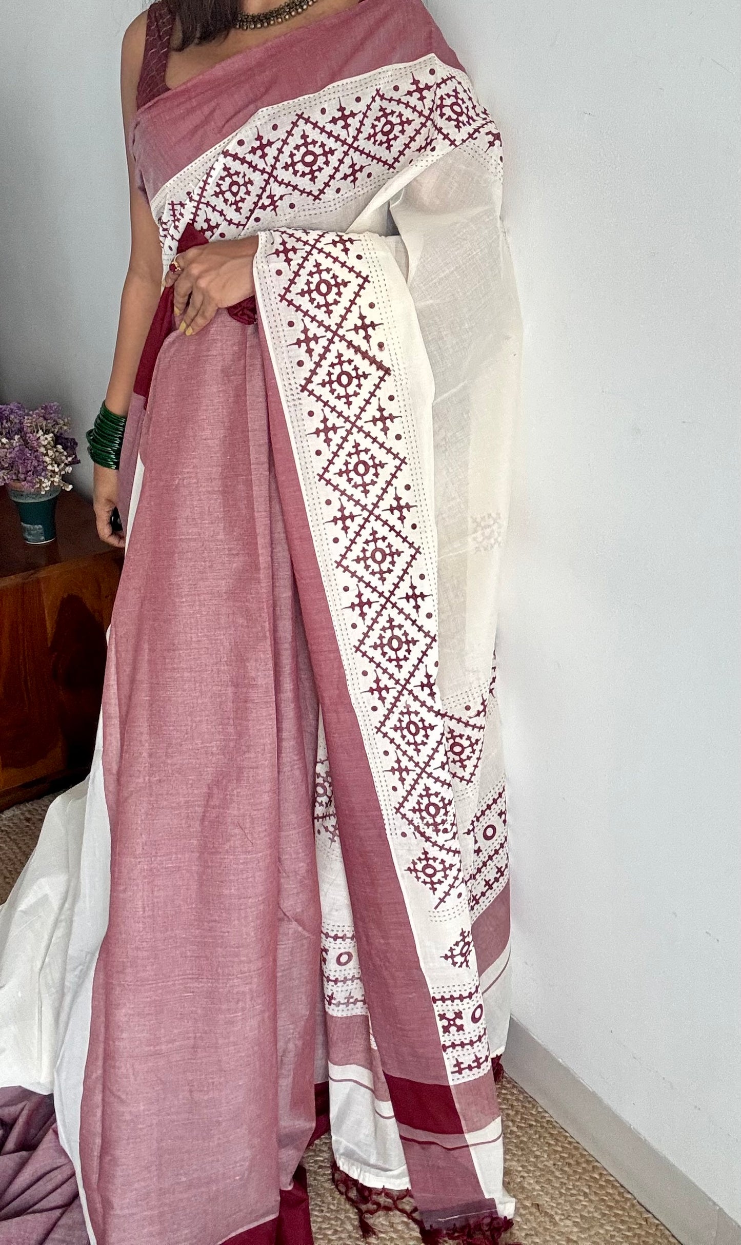 Ivory Kerala cotton saree with maroon Kutch-inspired printed borders and maroon centre pleats - YCIEKCFE313
