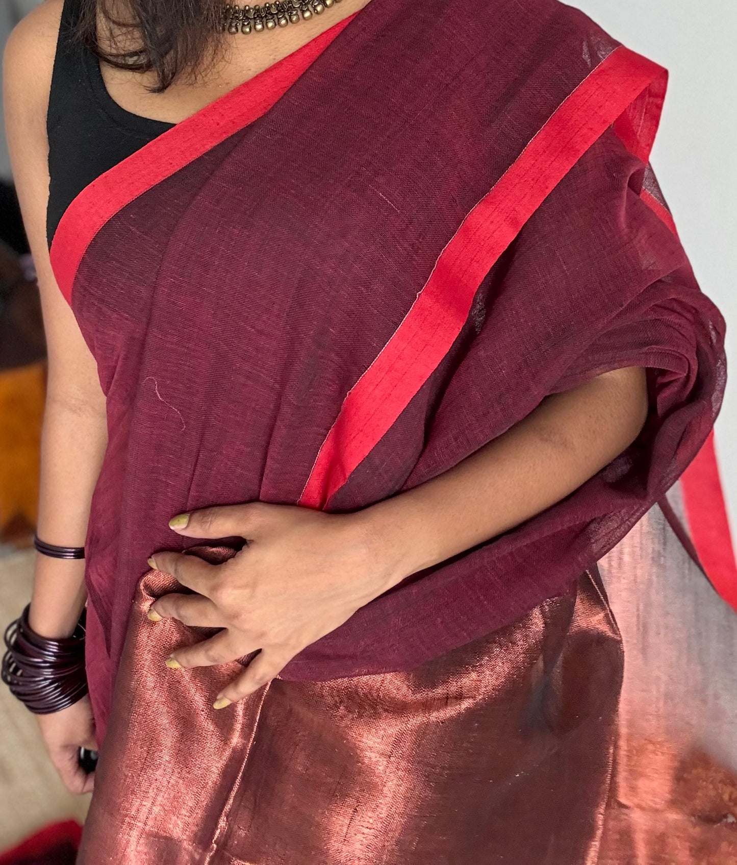 Maroon plain linen by cotton saree with copper zari pallu - YCBCLCFE398