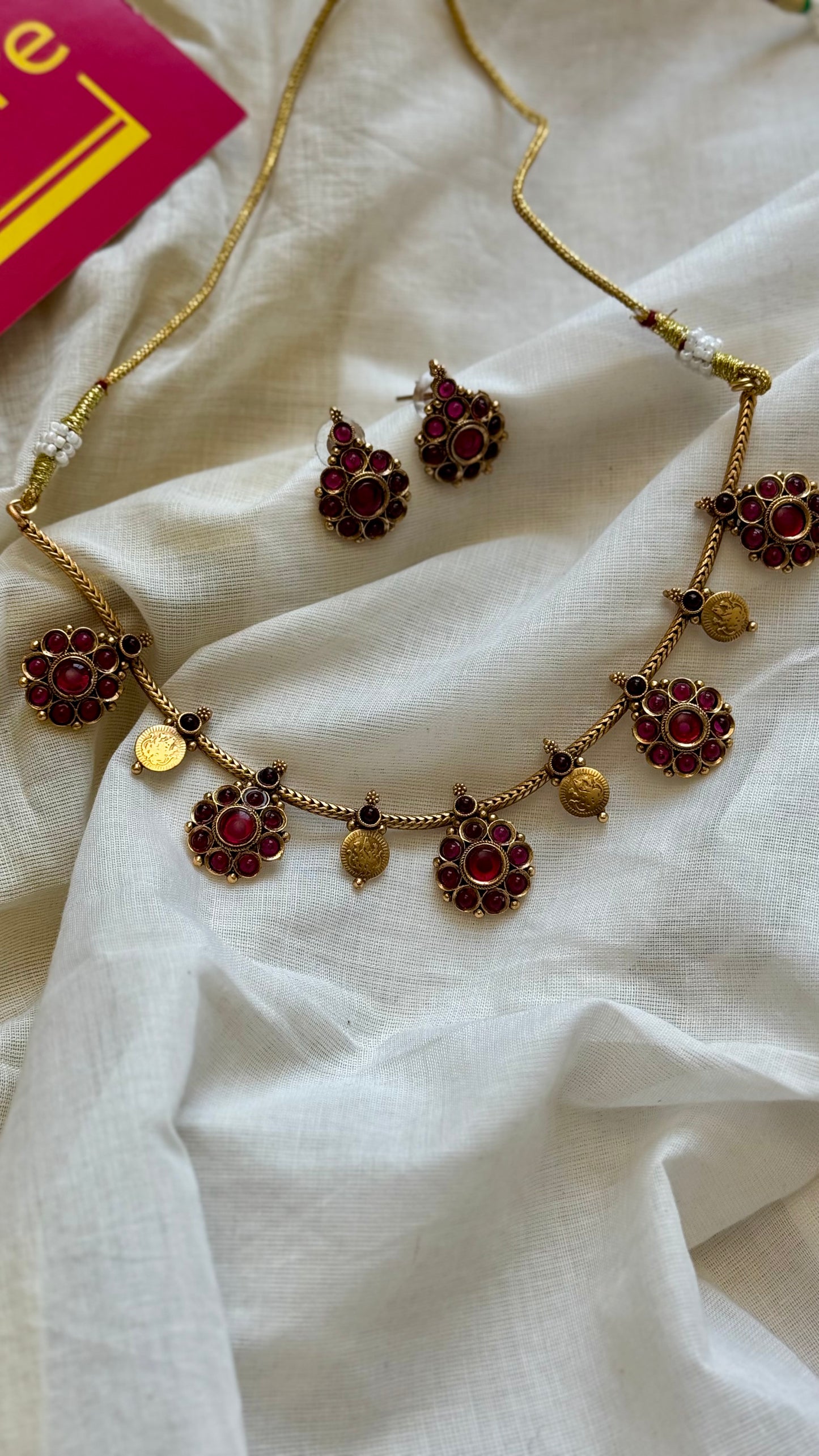 Red kemp and coin pendant neckpiece, with earrings - YCGPNP622