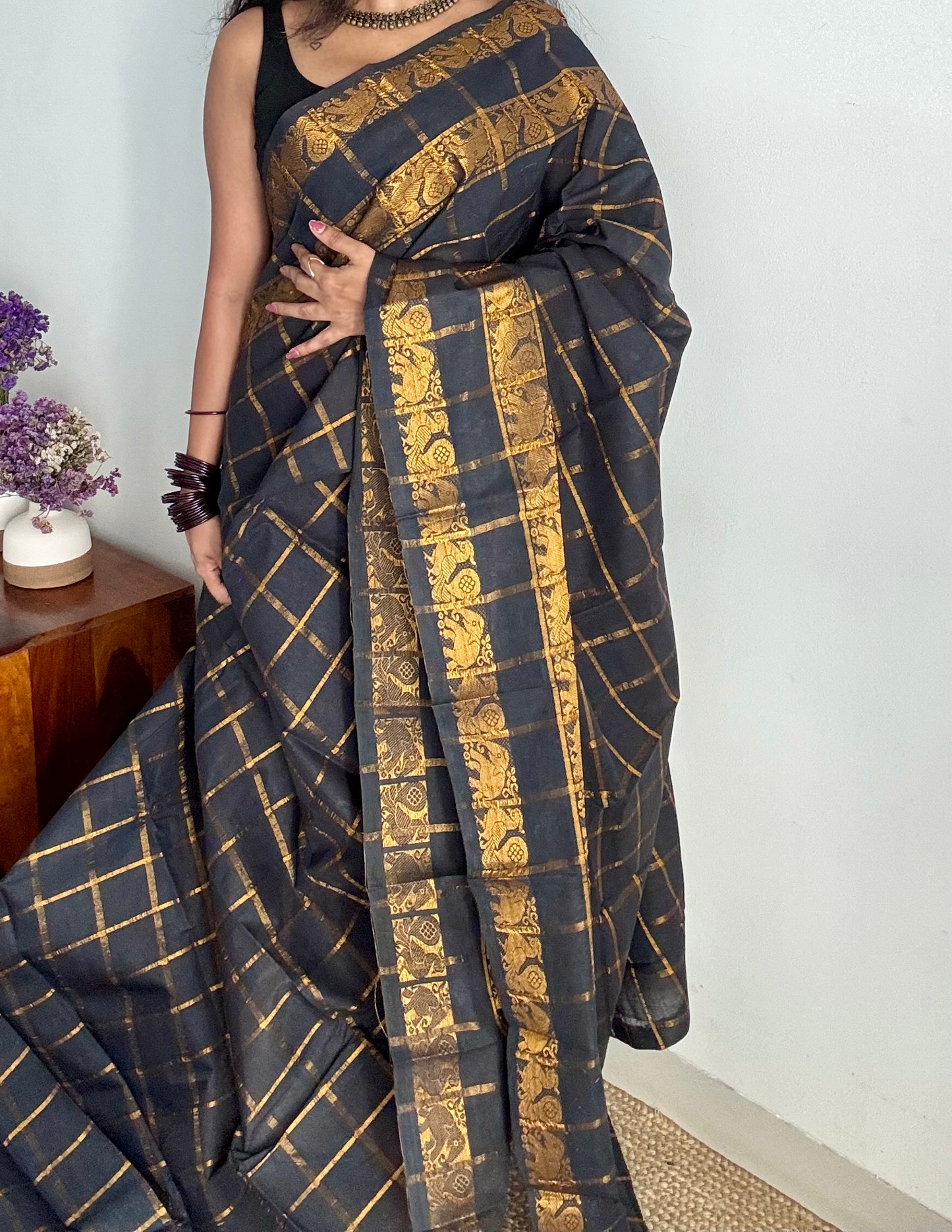 Black pavithra kattam with motif double border, kattuchayam dyed madurai cotton saree - YCCOTNMSAP174