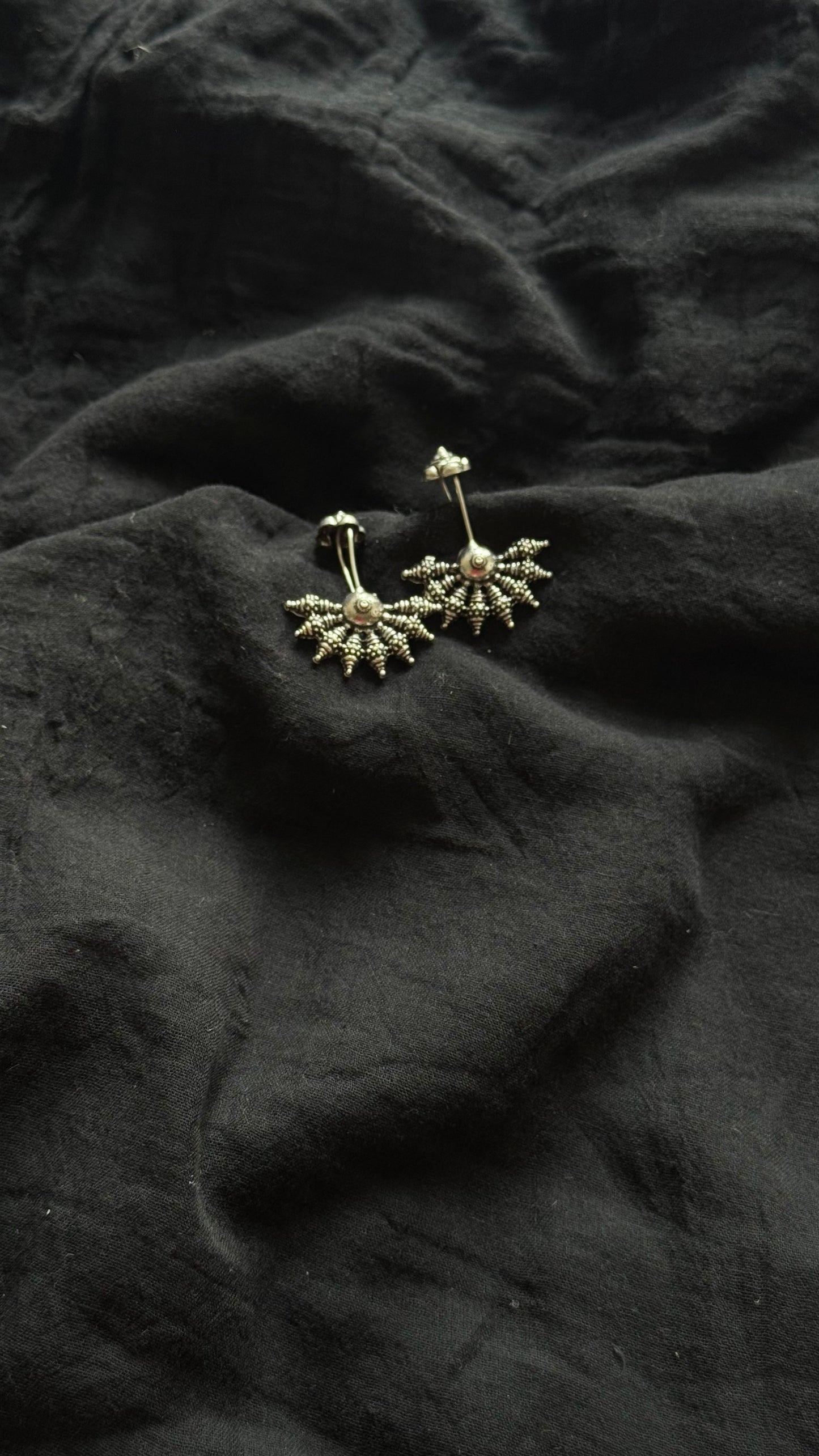 Bugadi clip-on (non pierced), oxidised silver - YCOSBU714