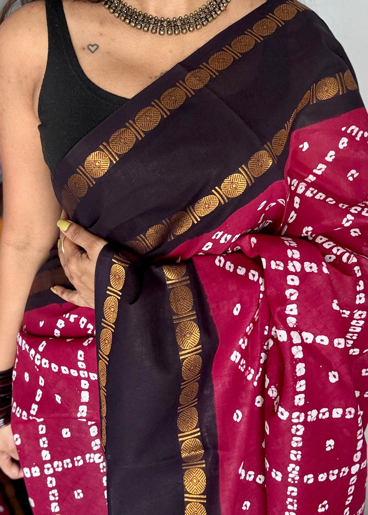 Maroon with black printed sungudi, madurai cotton - YCCOTNSUDE101