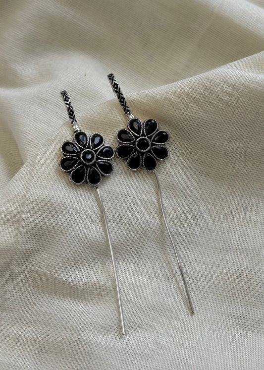 Oxidised silver, black stone, floral earcuff - YCOSEEC294
