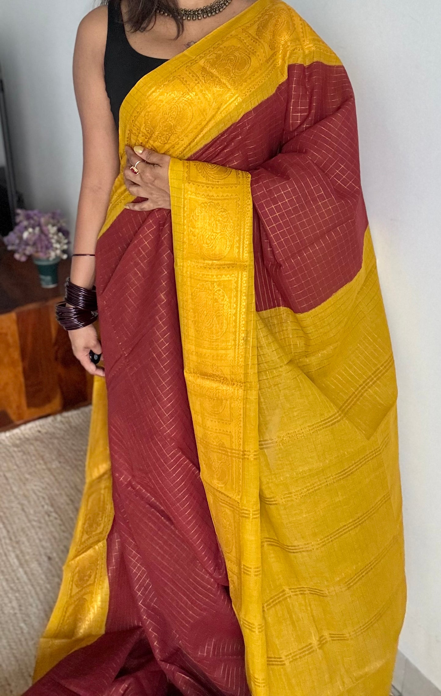 Brown with yellow contrast, zari checkered sungudi, kattuchayam dyed madurai cotton - YCCOTNMSFE333