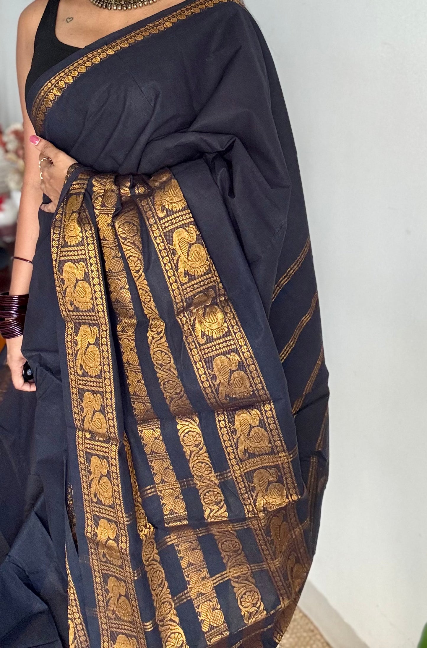 Black long border sungudi, kattuchayam dyed madurai cotton - YCCOTNMSAP134