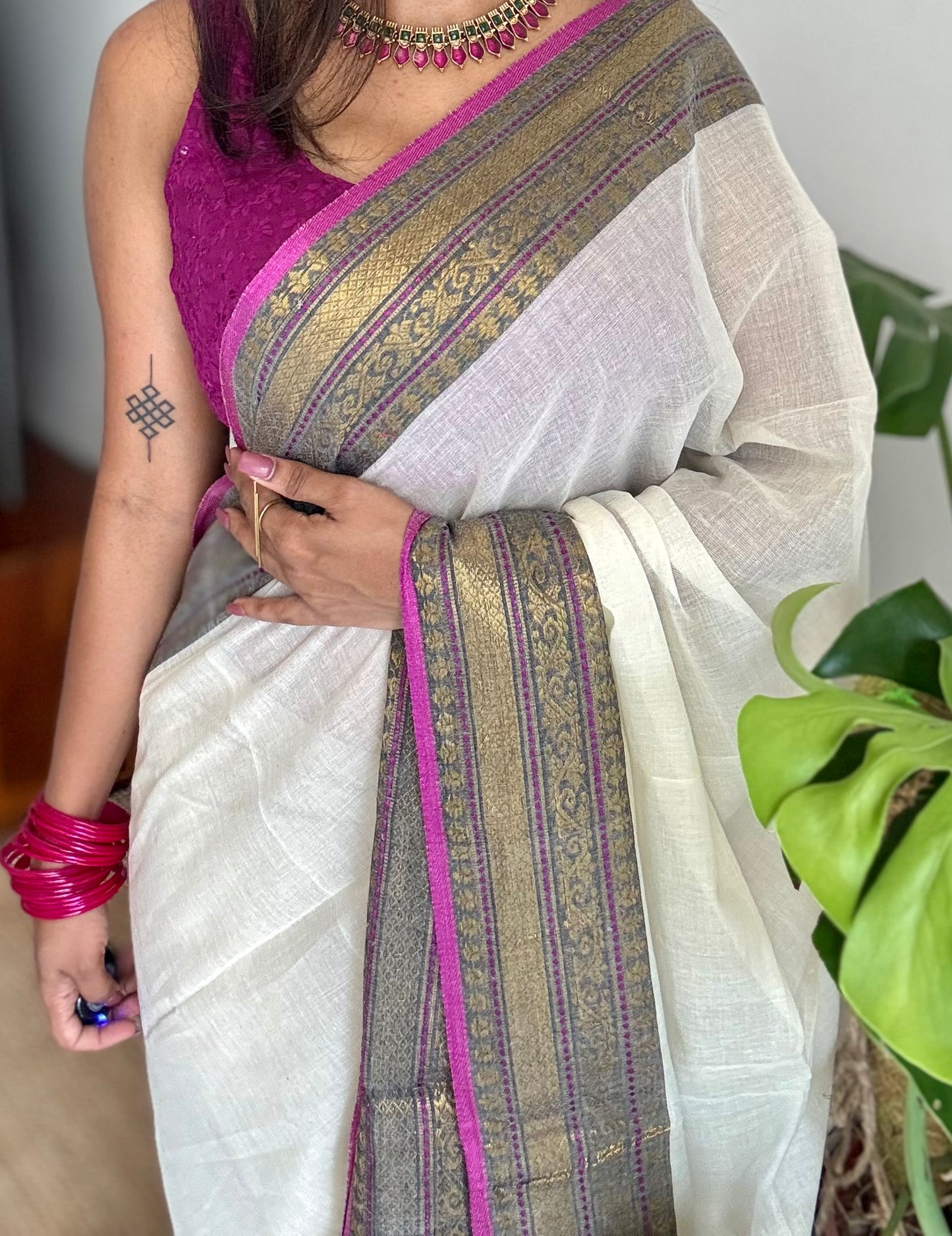 Ivory mul saree, purple pink and antique gold kanchi border - YCIEON30