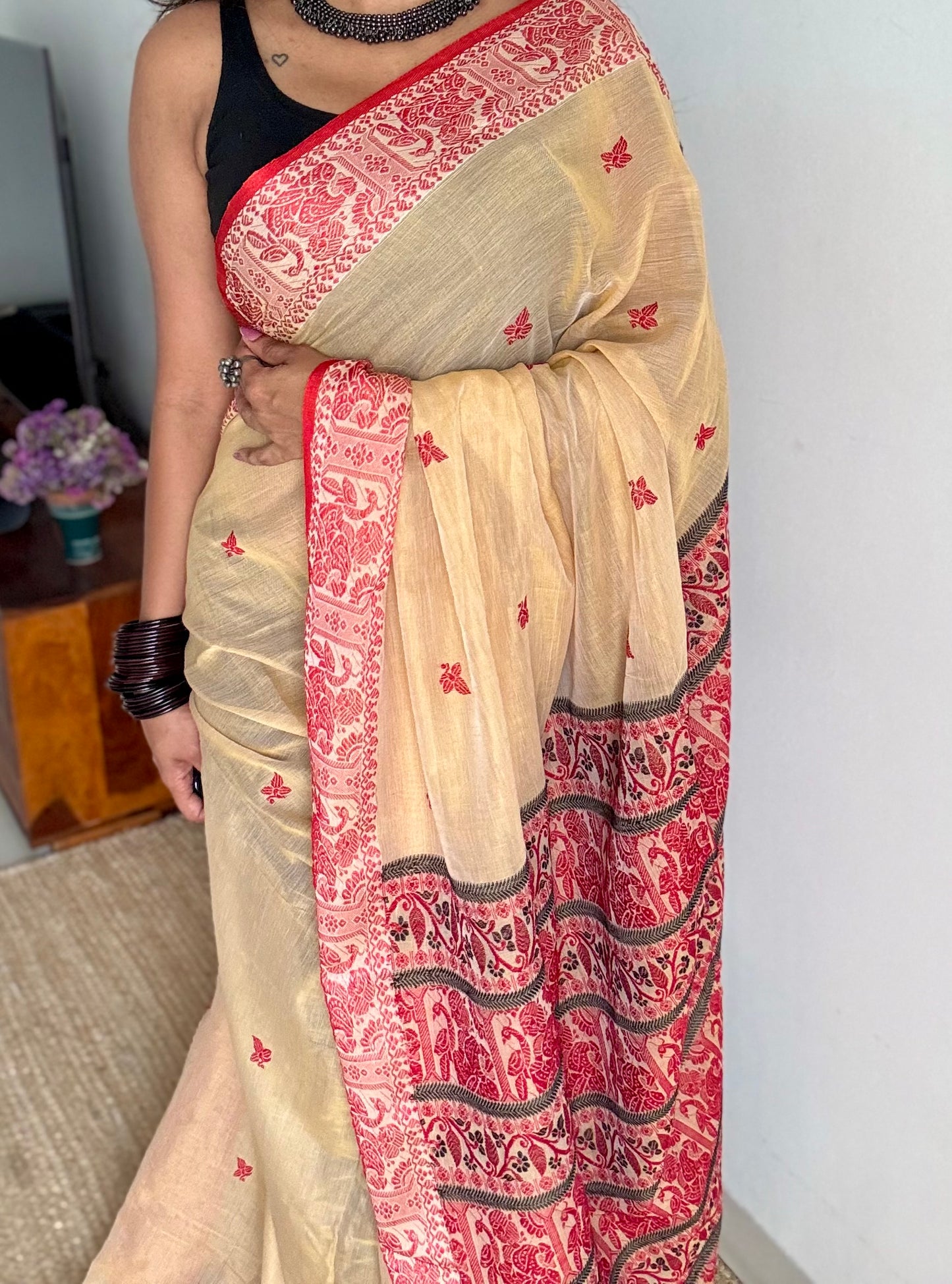 Cream with red, Baluchari-inspired soft cotton handwoven saree - YCHOTEBCJA228