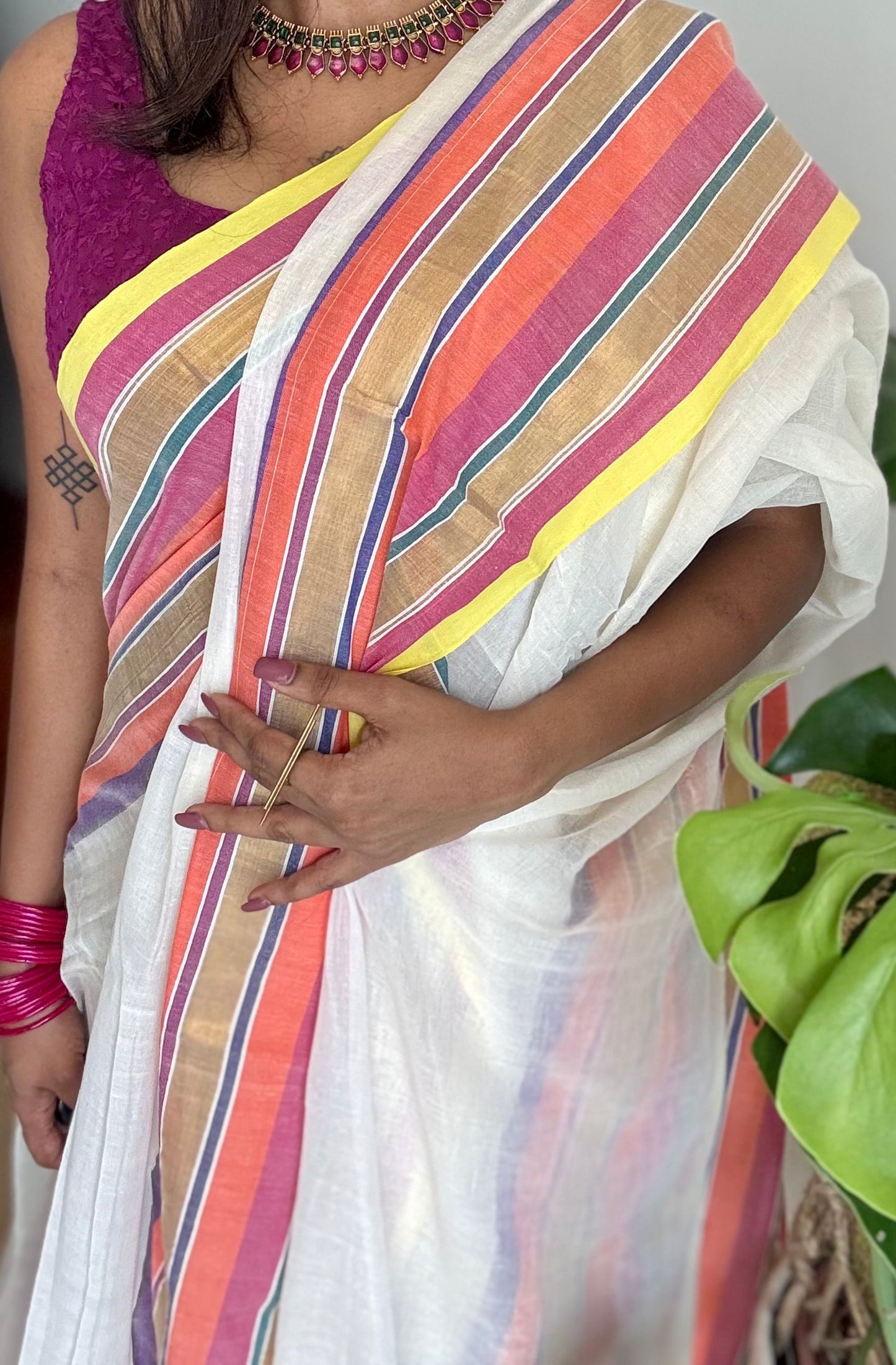 Ivory mul saree, multicoloured border - YCIEON34