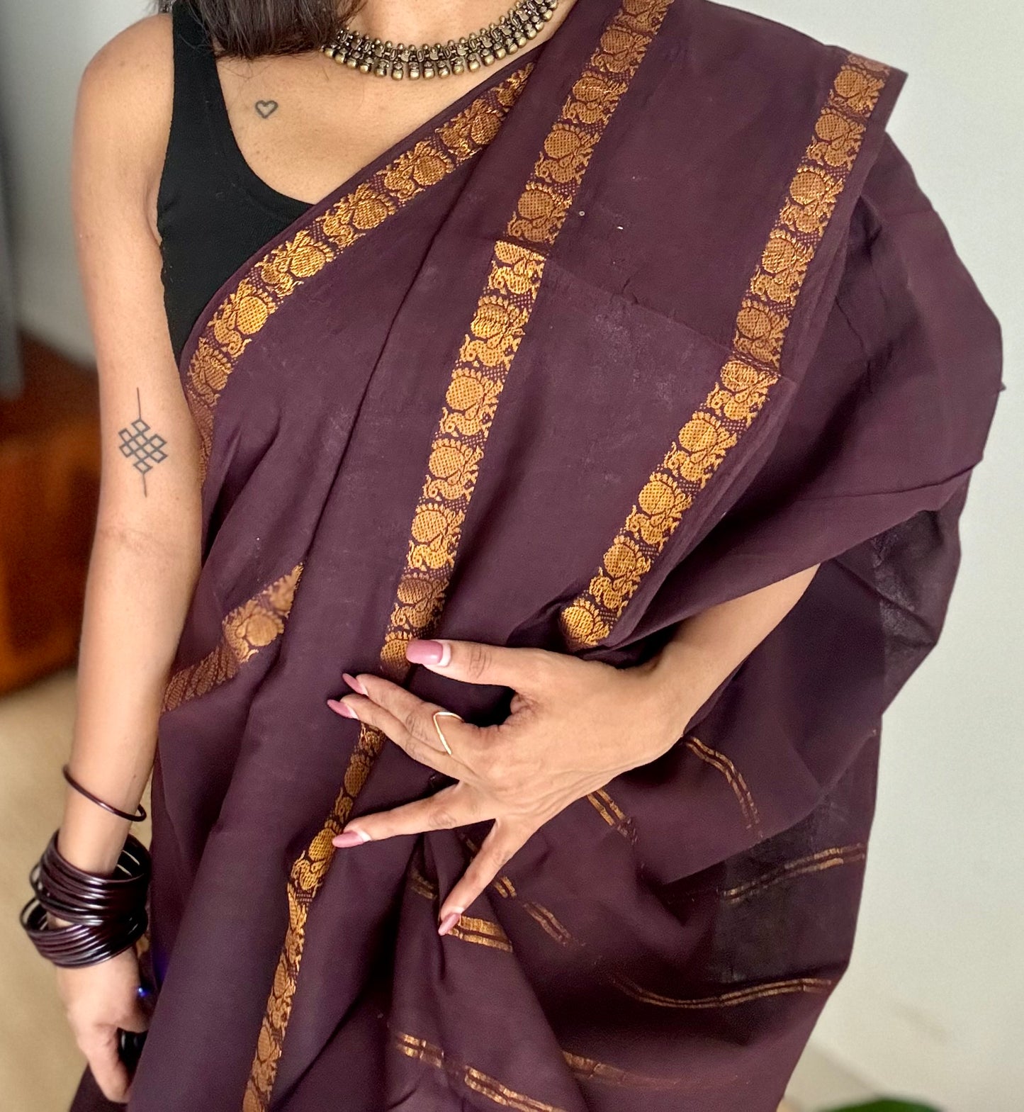 Vaiga : Brown rettaipettu peacock double bordered, kattuchayam dyed madurai cotton saree  - YCCOTNMSJUL04