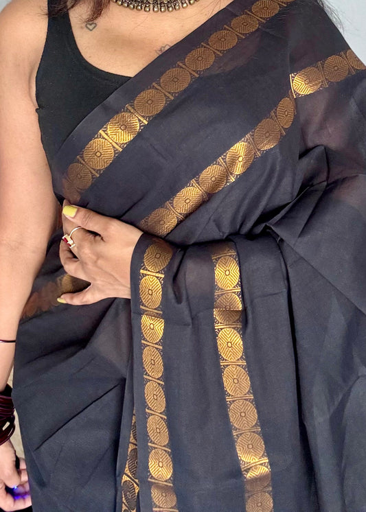 Black with round motif gap border, kattuchayam dyed madurai cotton saree - YCCOTNMSFE113py)