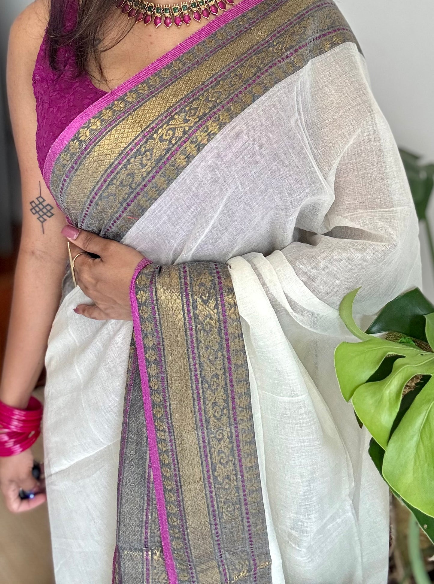 Ivory mul saree, purple pink and antique gold kanchi border - YCIEON30