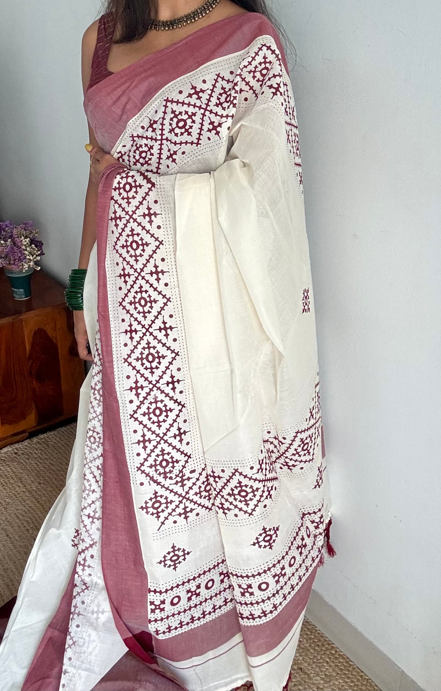 Ivory Kerala cotton saree with maroon Kutch-inspired printed borders and maroon centre pleats - YCIEKCFE313