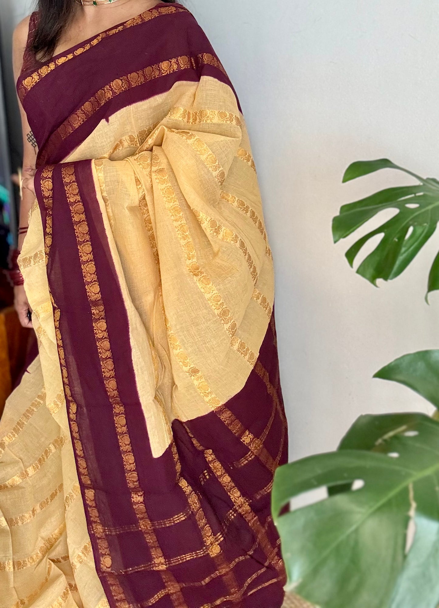Sandal with maroon contrast, peacock zari striped sungudi, kattuchayam dyed madurai cotton - YCIEON96