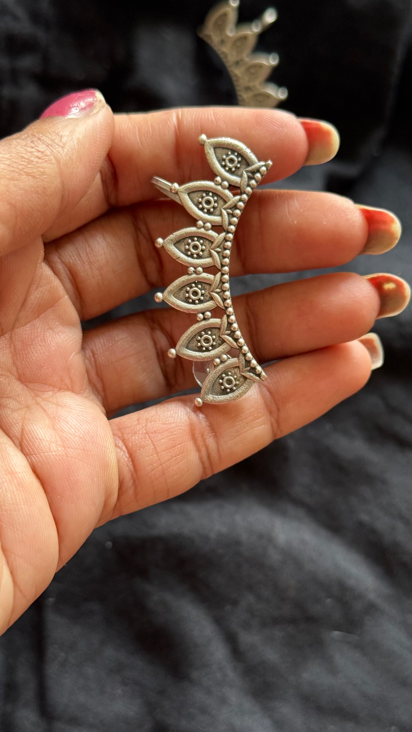 Oxidised silver, petal patterned clip-on earcuff - YCOSEC584