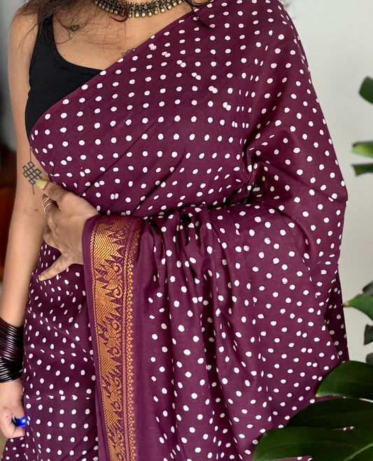 Grape wine sungudi dotted, single-side border, kattuchayam dyed madurai cotton saree - YCCOTNMSSE03