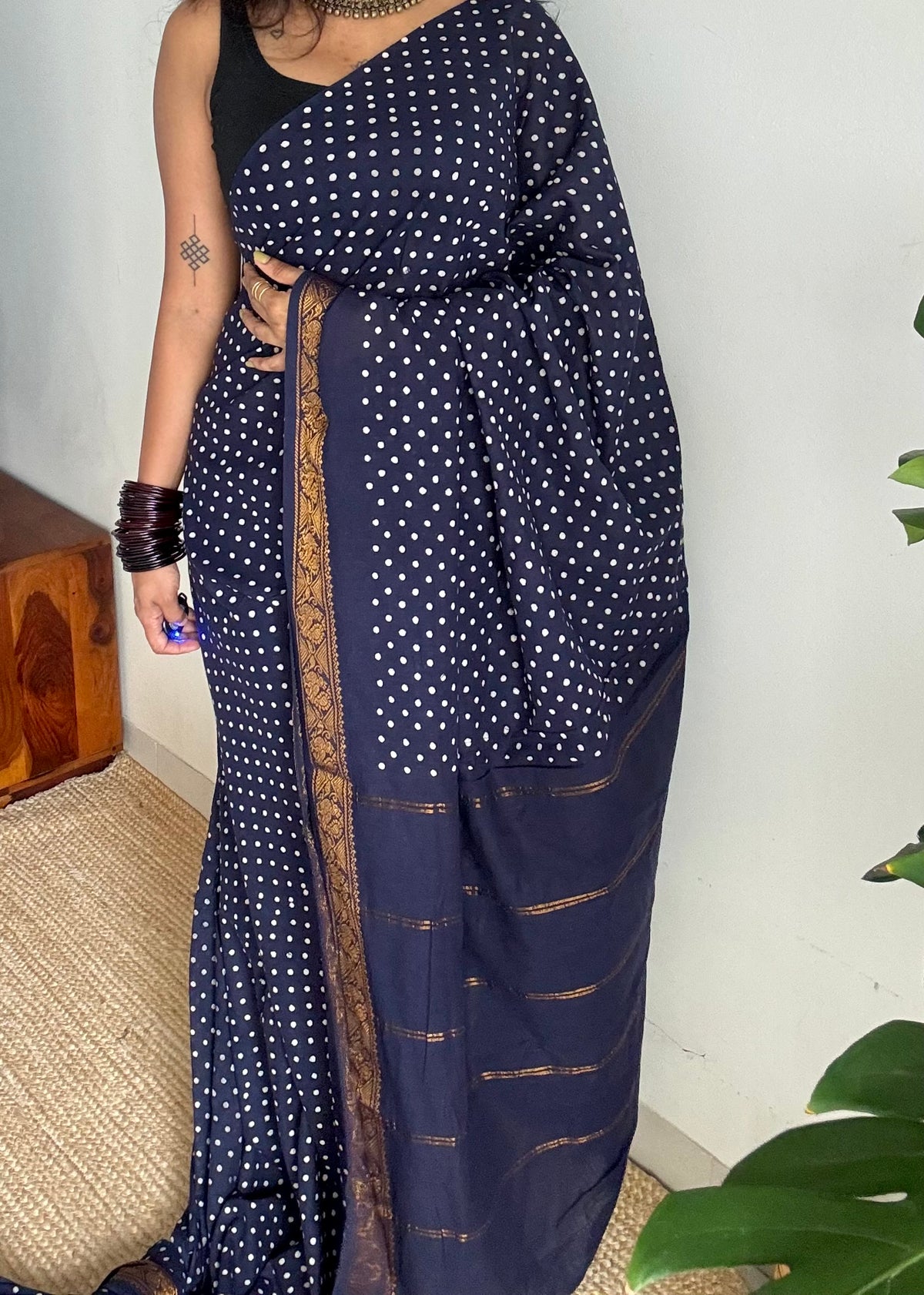 Dark blue sungudi dotted, single-side border, kattuchayam dyed madurai cotton saree - YCCOTNMSSE02