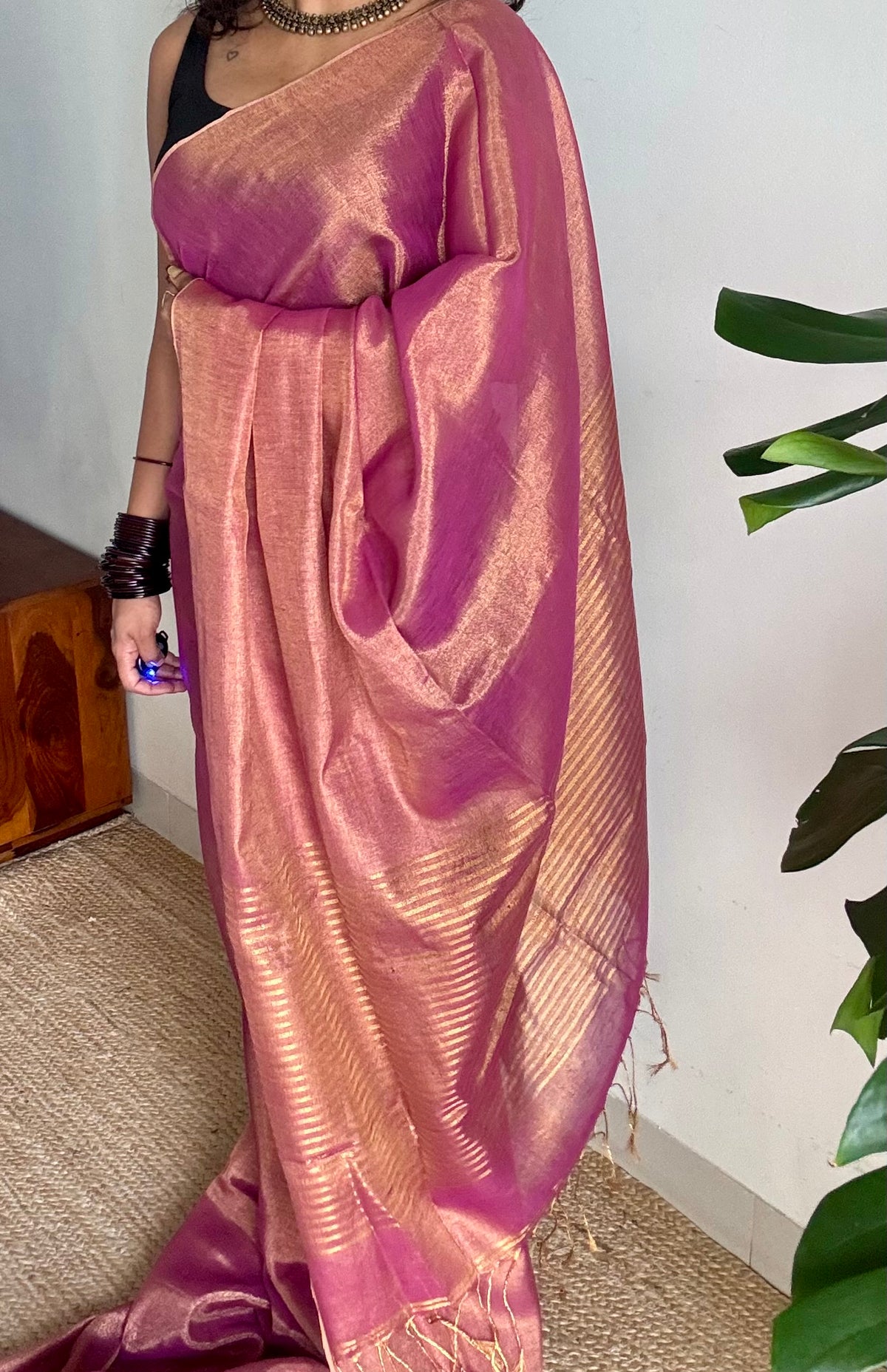 Light purple pink with gold, dual tone metallic tissue linen saree - YCBCLTOC55