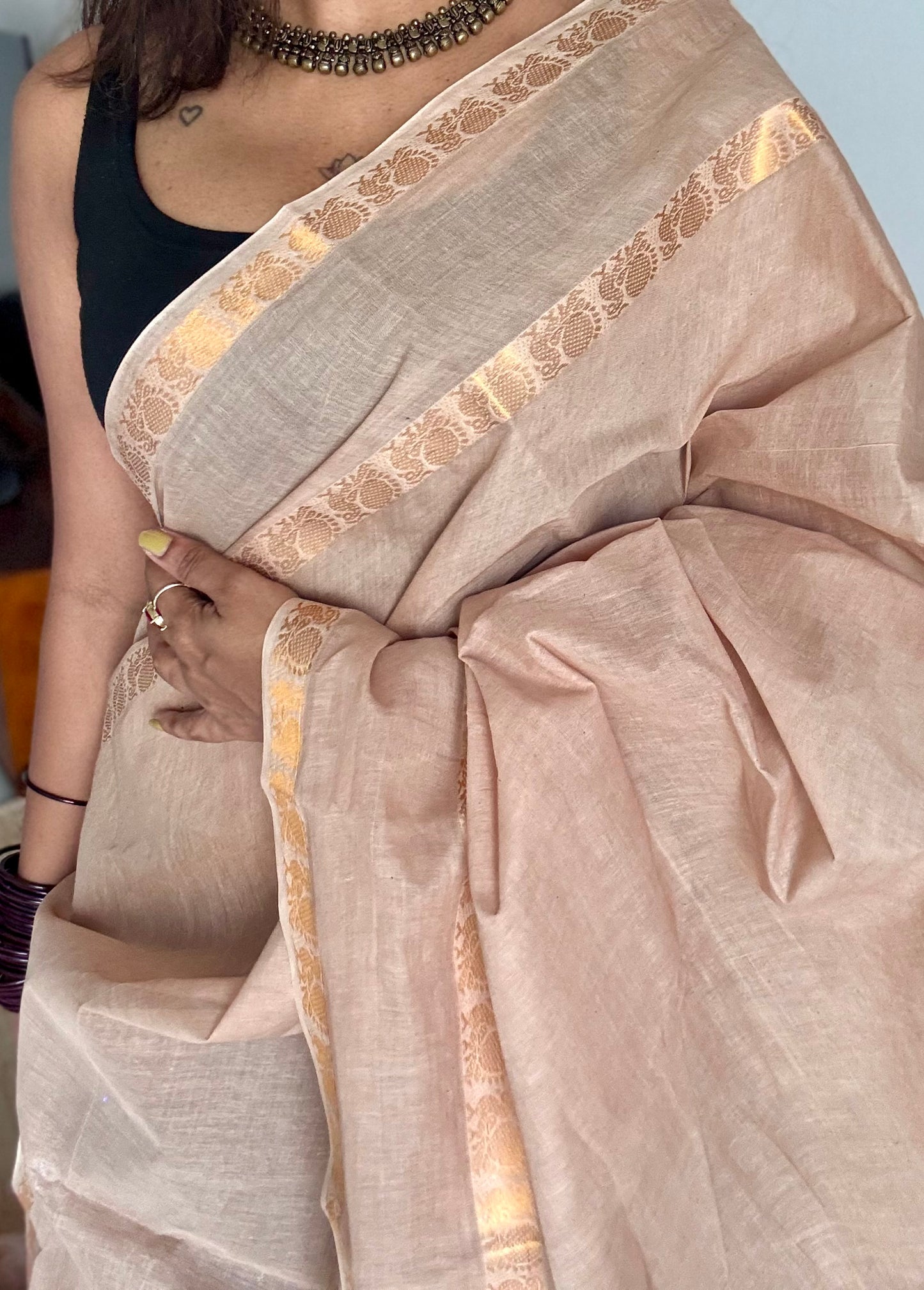 Beige rettaipettu peacock double bordered, kattuchayam dyed madurai cotton saree - YCCOTNMSFE330