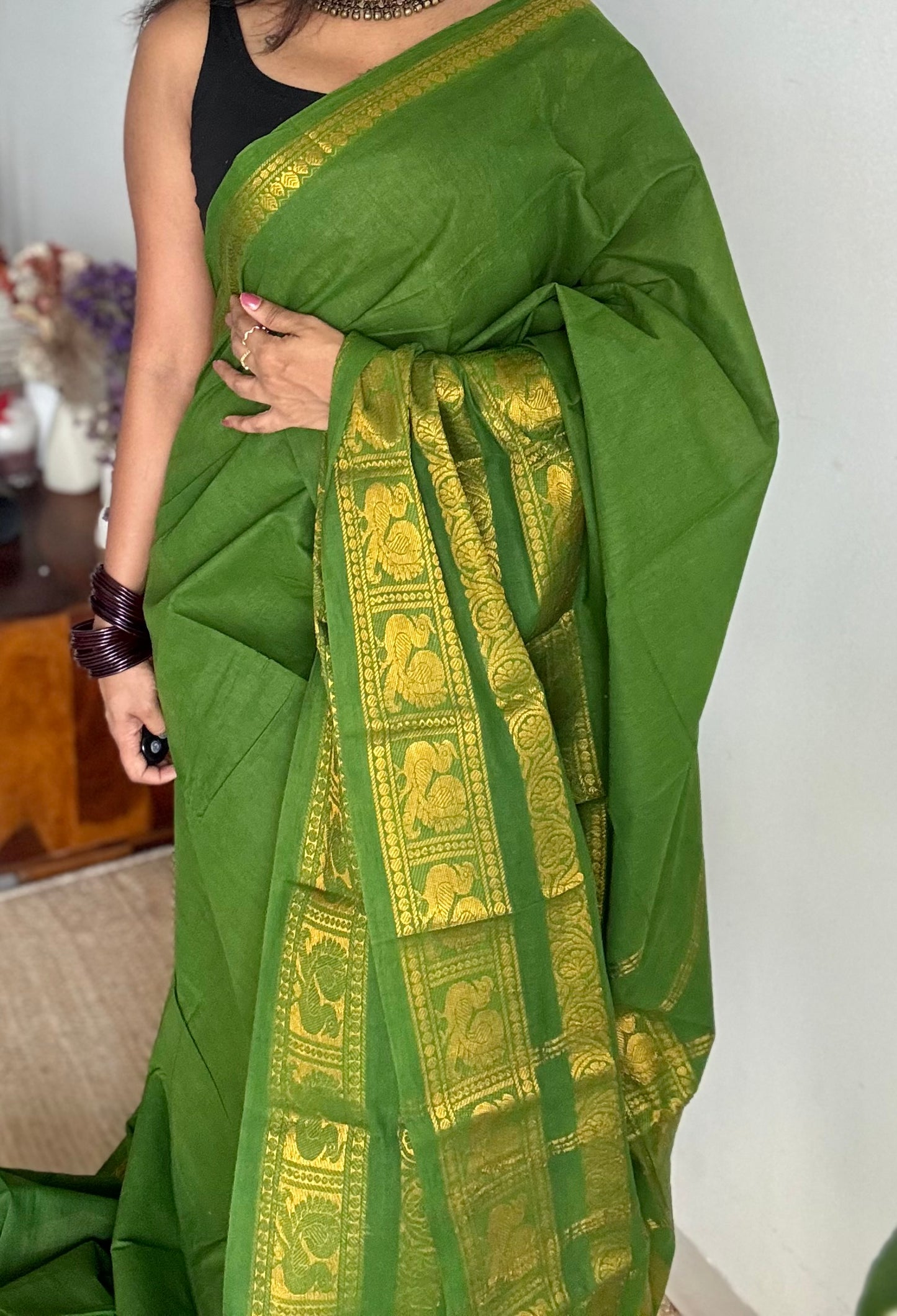 Bright green long border sungudi, kattuchayam dyed madurai cotton - YCCOTNMSAP132