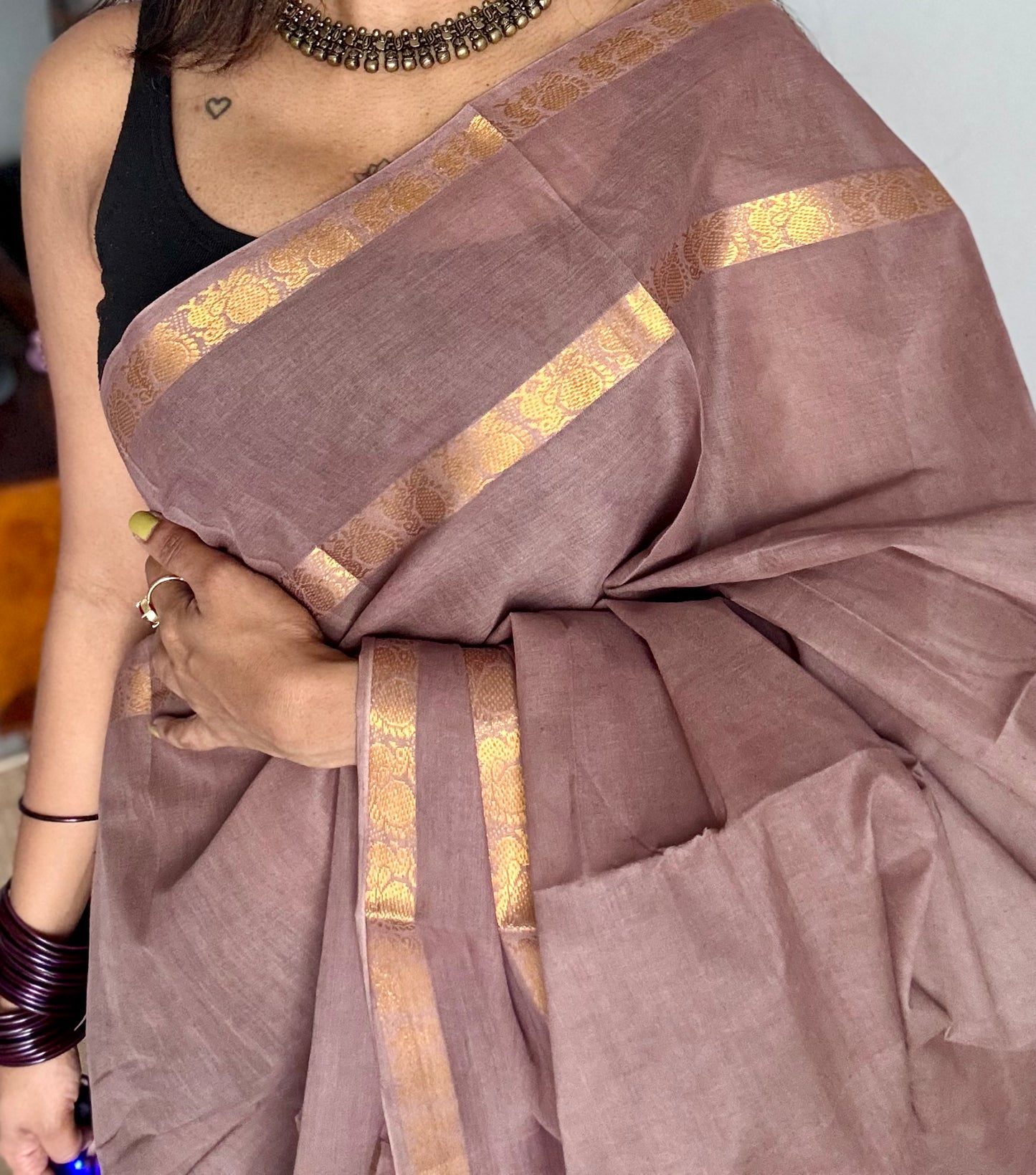 Light beige brown rettaipettu peacock double bordered, kattuchayam dyed madurai cotton saree - YCCOTNMSFE329