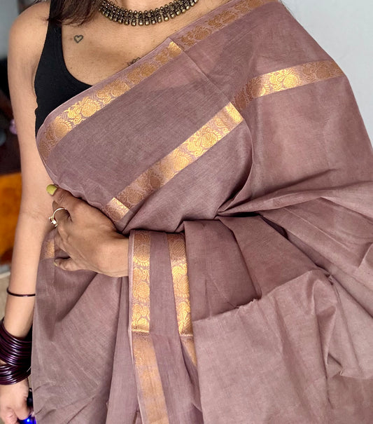 Light beige brown rettaipettu peacock double bordered, kattuchayam dyed madurai cotton saree - YCCOTNMSFE253