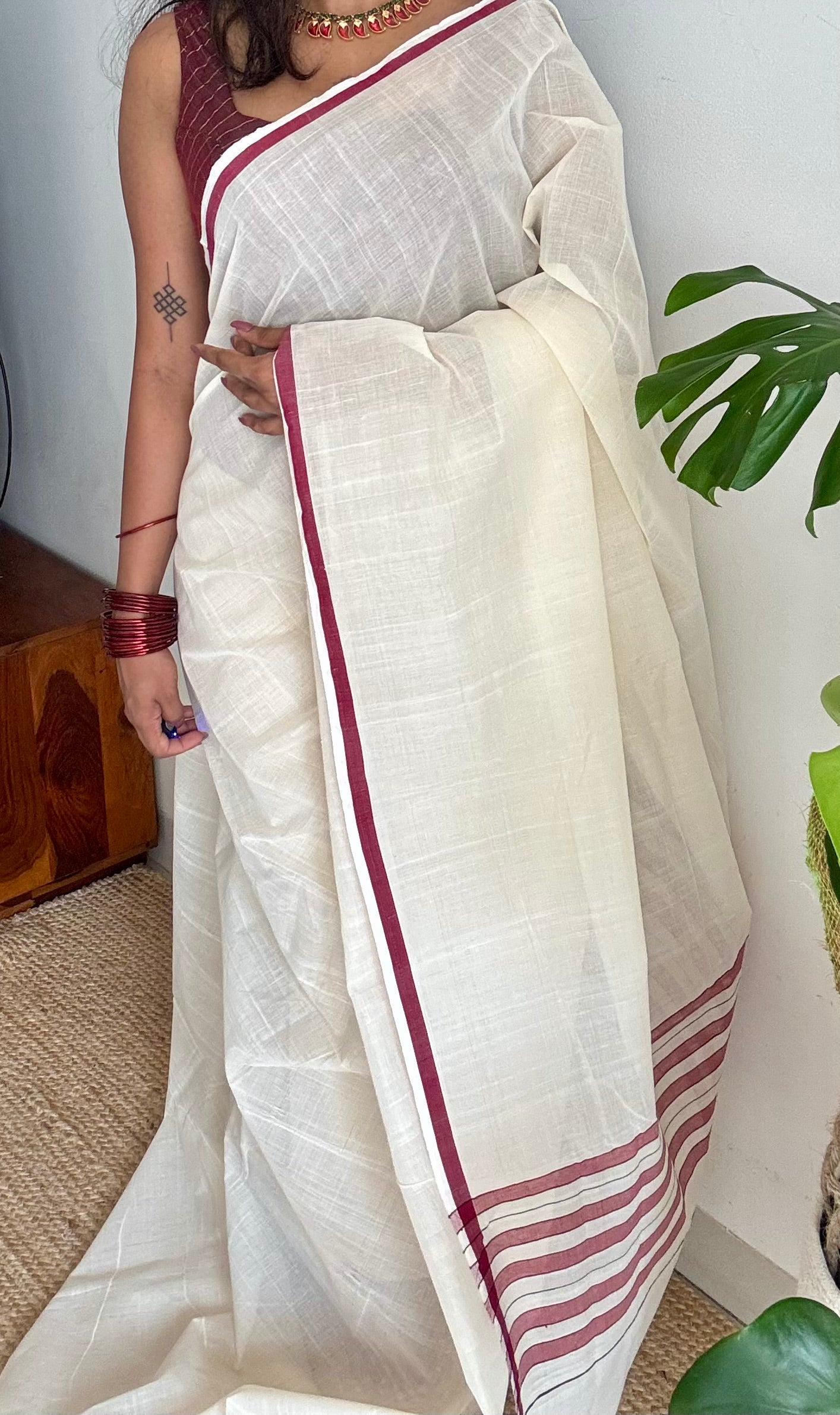 Handloom, woven in Chendamangalam Looms, ivory with maroon border, soft cotton saree - YCIEON151