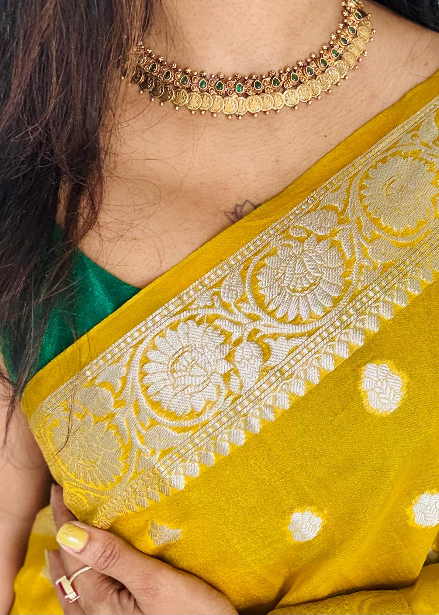 Coin with green stones in drop shape, neckpiece with earrings - YCGPNP670