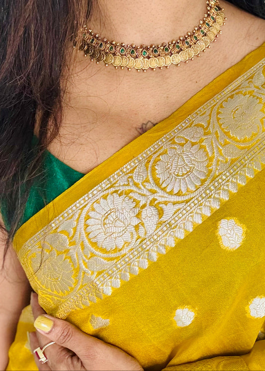 Coin with green stones in drop shape, neckpiece with earrings - YCGPNP670