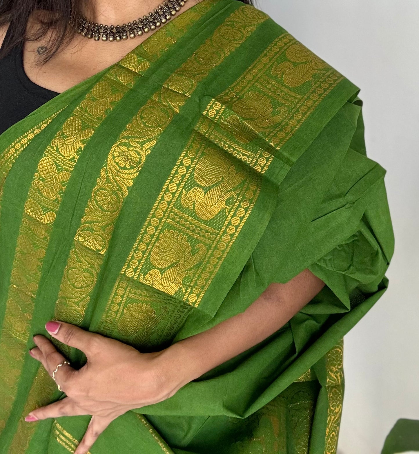Bright green long border sungudi, kattuchayam dyed madurai cotton - YCCOTNMSAP132