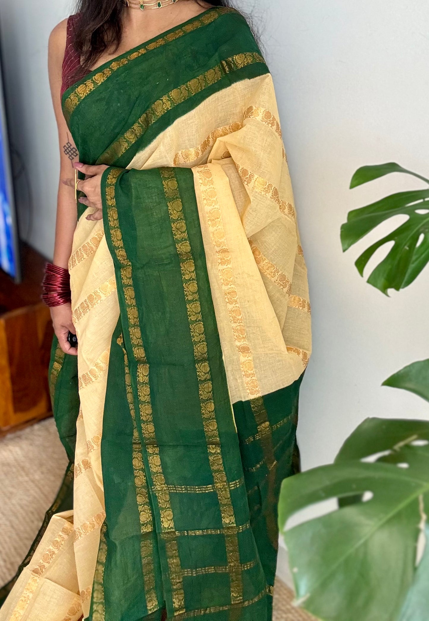 Sandal with green contrast, peacock zari striped sungudi, kattuchayam dyed madurai cotton - YCIEON97