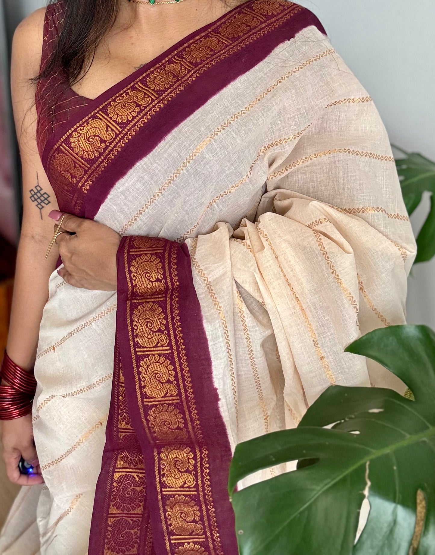 Samantha : Chandanam - Sandal with maroon contrast velthaari sungudi, kattuchayam dyed madurai cotton - YCIEON102