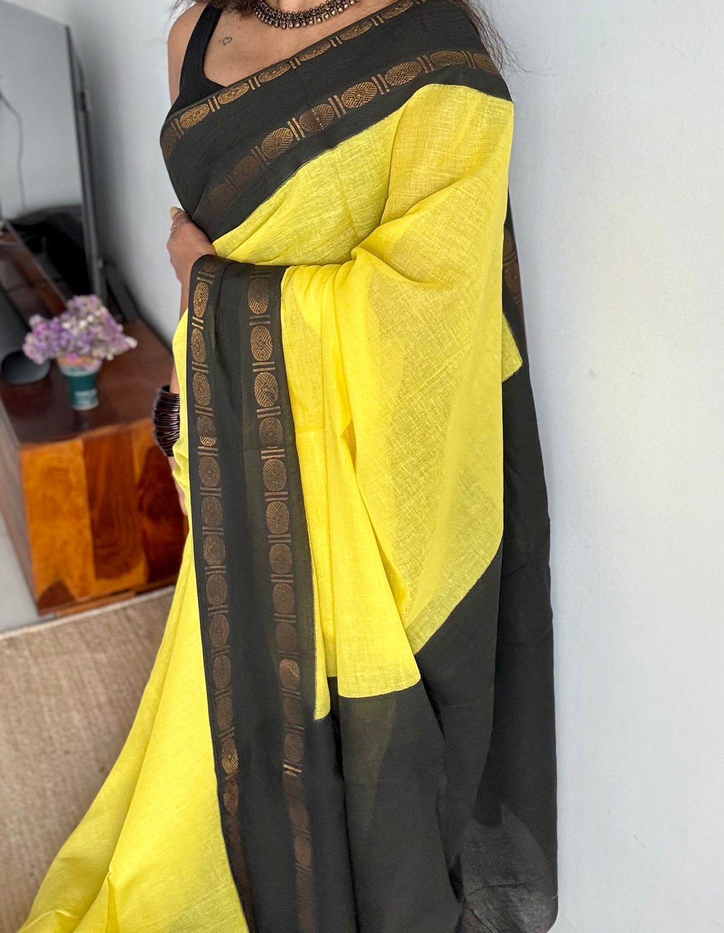 Lemon yellow with black, kattuchayam dyed madurai soft cotton - YCCOTNMSJA192