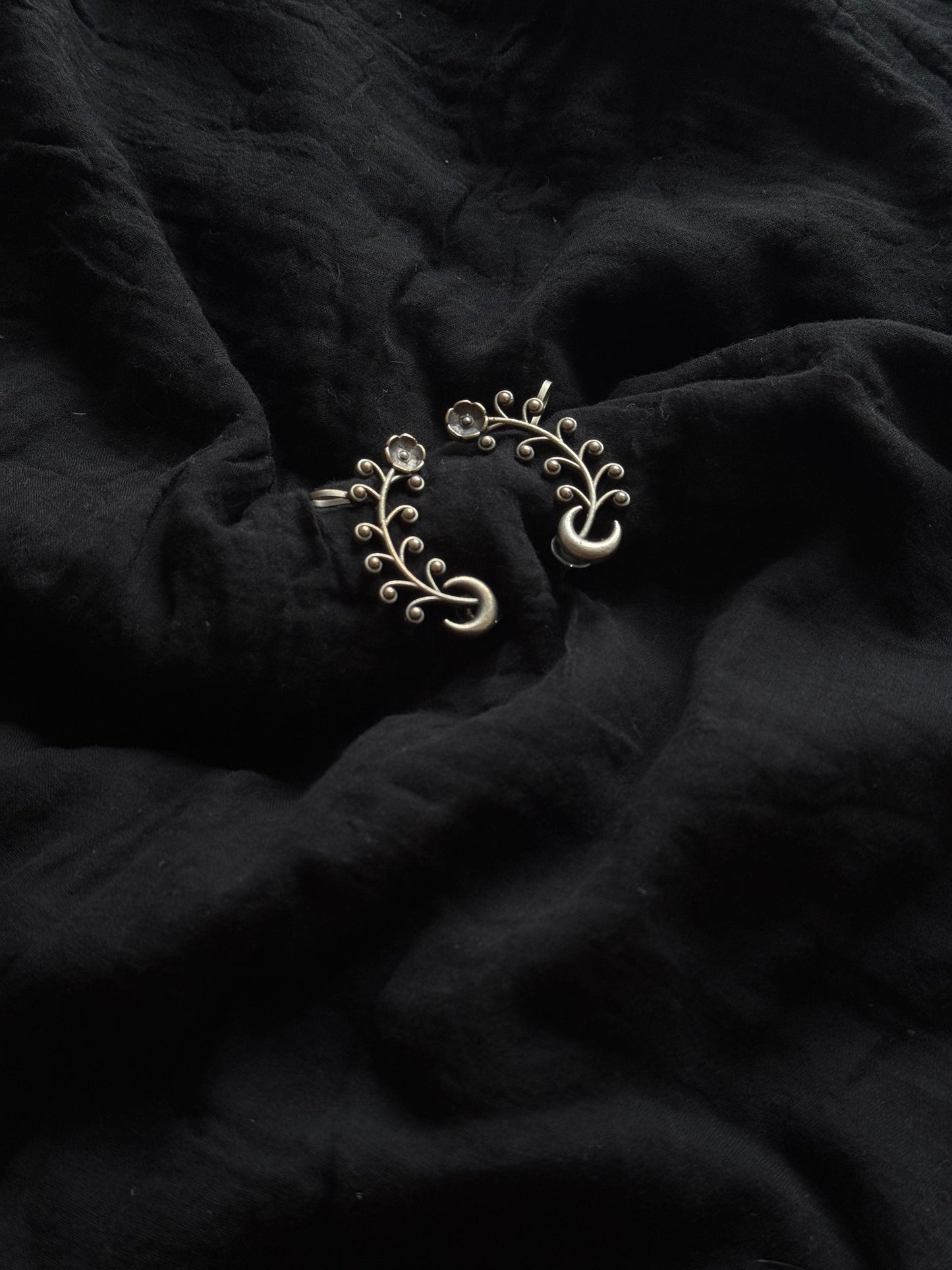 Oxidised silver, floral patterned earcuff, moon shaped - YCOSEC581