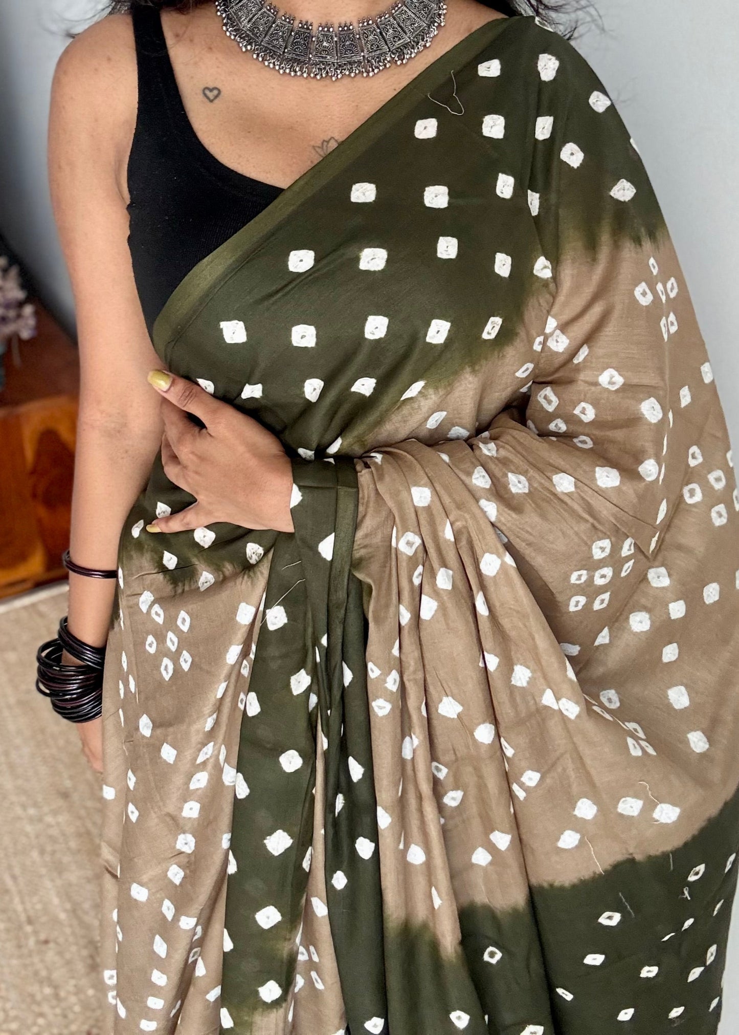 Light brown with dark green Sungudi/Bandhani, soft cotton - YCCOTNSEMS80