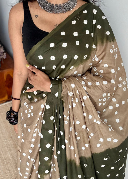 Light brown with dark green Sungudi/Bandhani, soft cotton - YCCOTNSEMS80