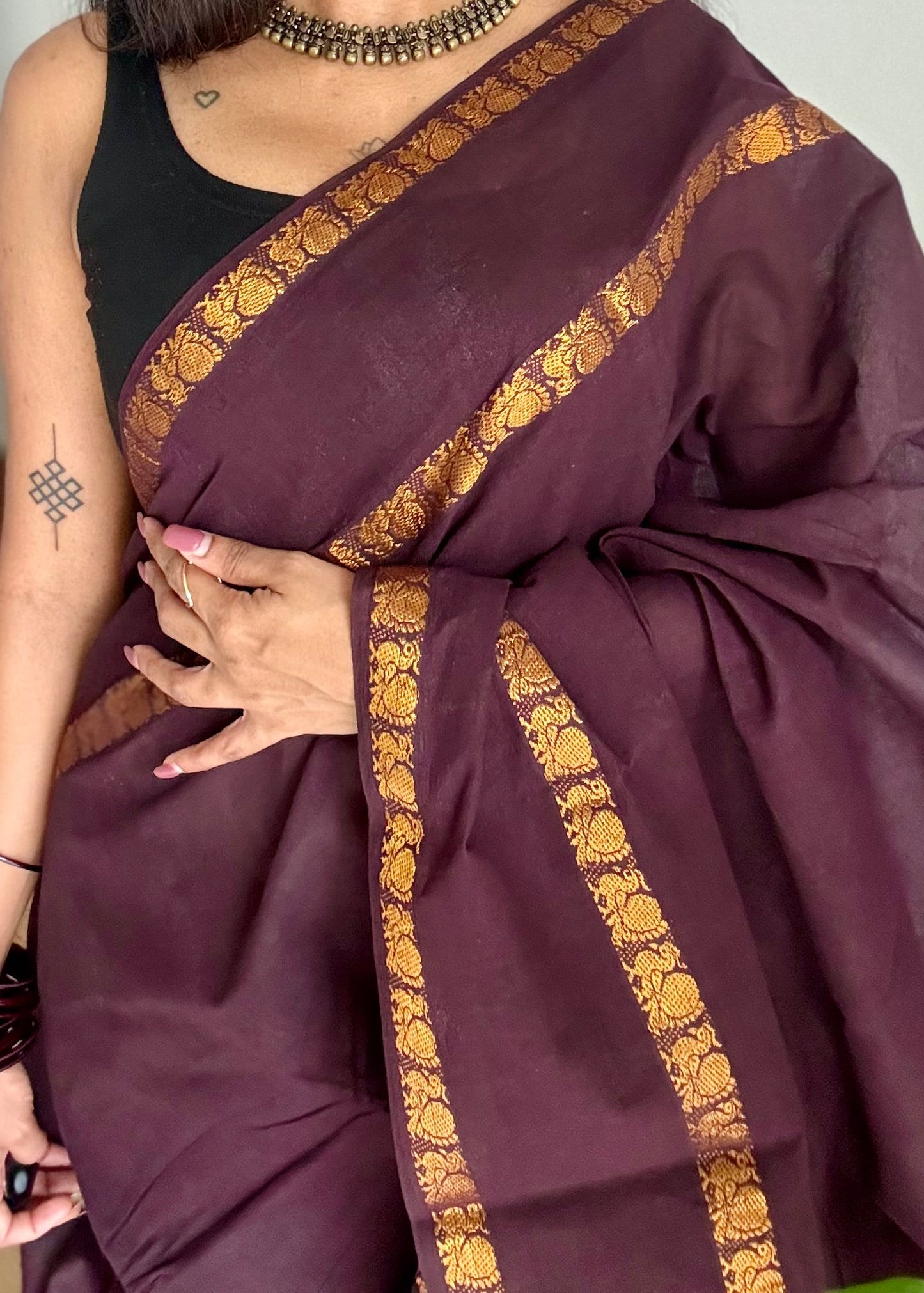 Vaiga : Brown rettaipettu peacock double bordered, kattuchayam dyed madurai cotton saree  - YCCOTNMSJUL04