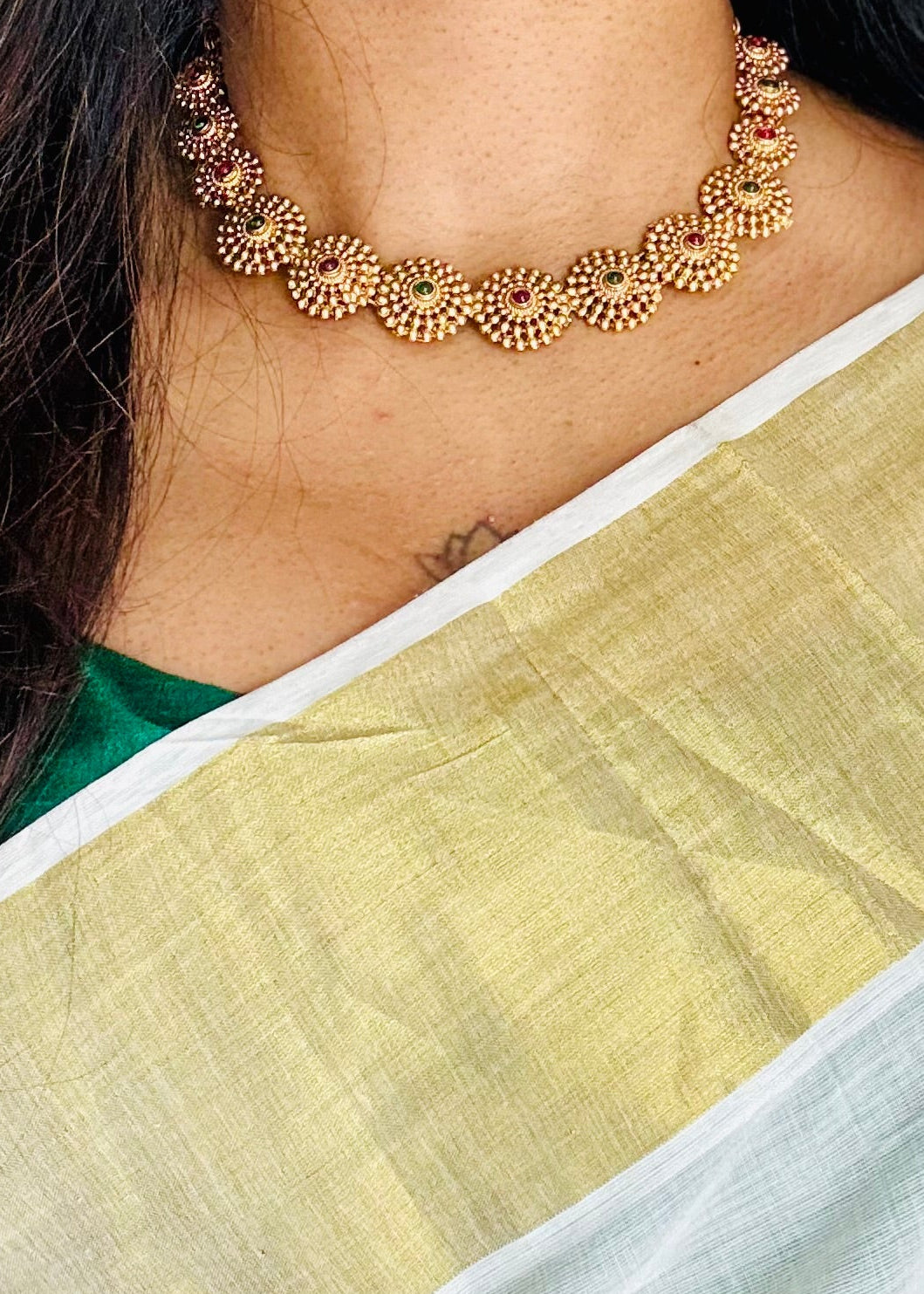 Round floral neckpiece, ruby and green stones, with earrings - YCGPNP751