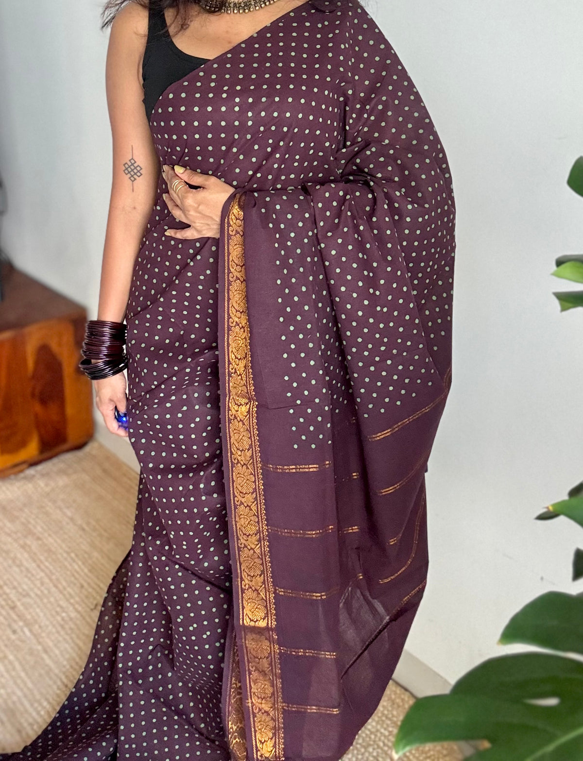 Purple brown sungudi dotted, single-side border, kattuchayam dyed madurai cotton saree - YCCOTNMSSE06