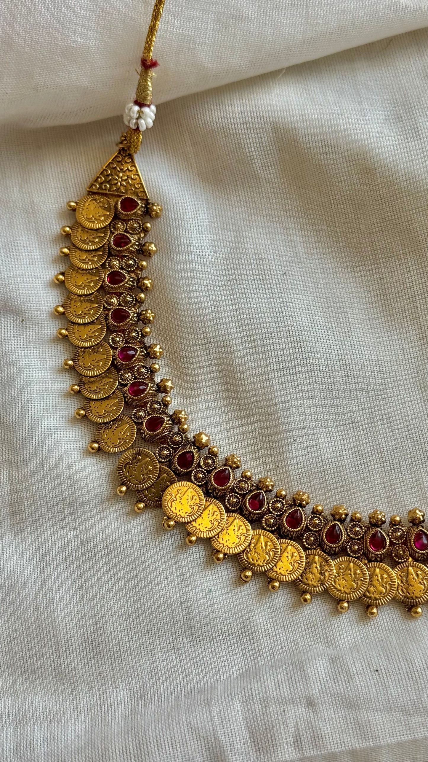 Coin with red stones in drop shape, neckpiece with earrings - YCGPNP671