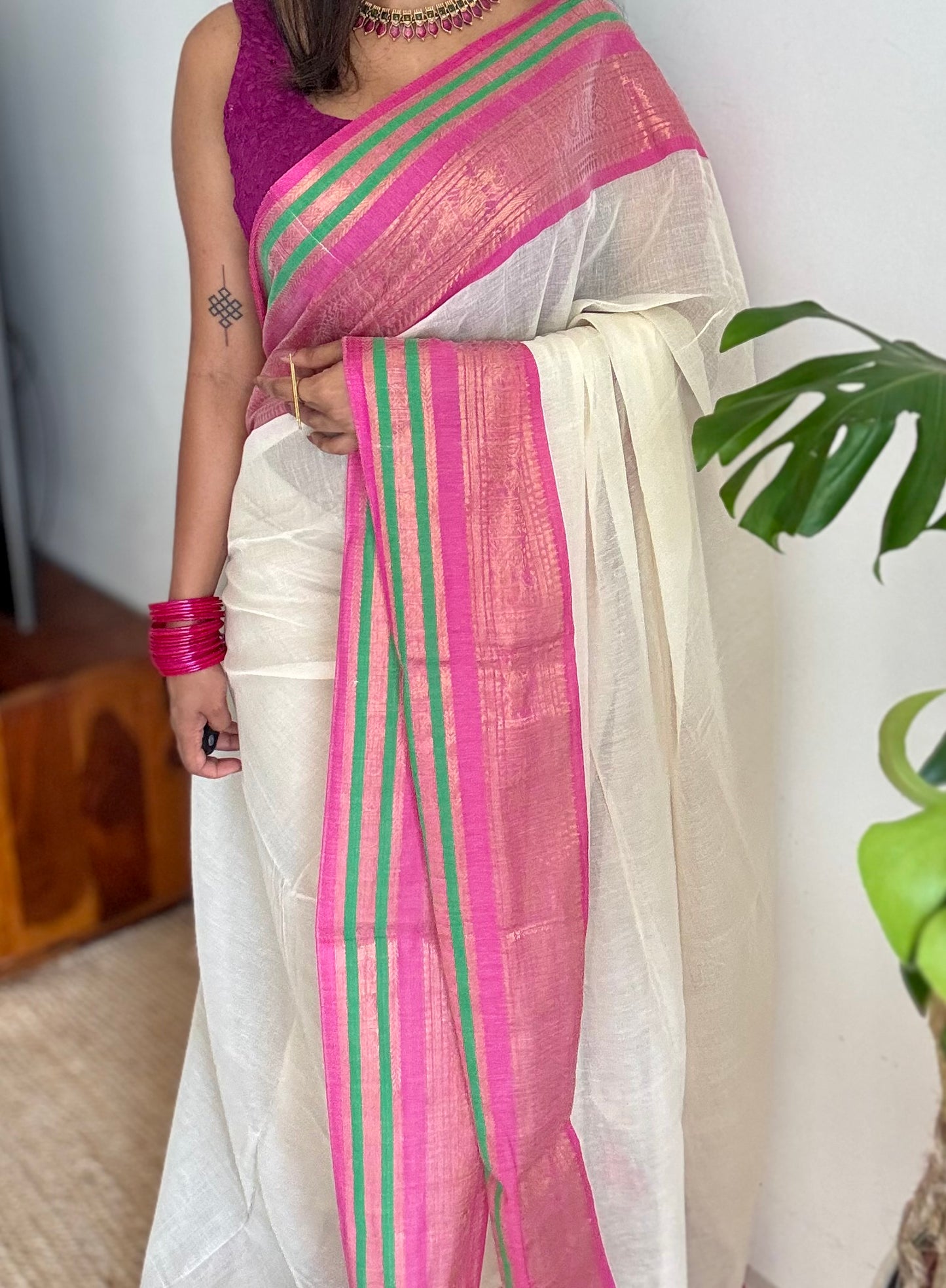 Ivory mul saree, magenta and green kanchi border - YCIEON10