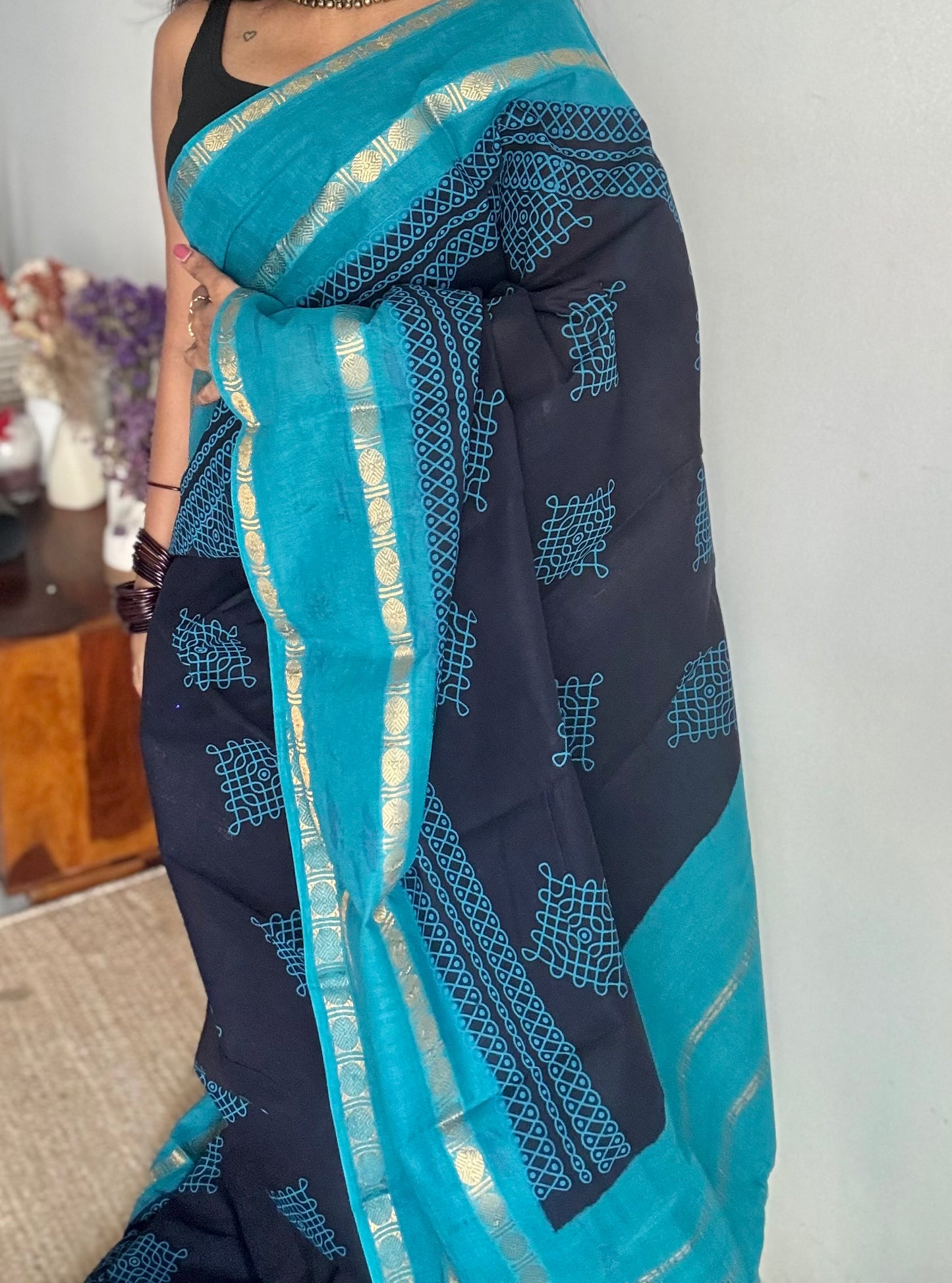 Dark blue with aqua blue, kolam print, rettaipettu gap border, madurai soft cotton - YCCOTNMSAP201